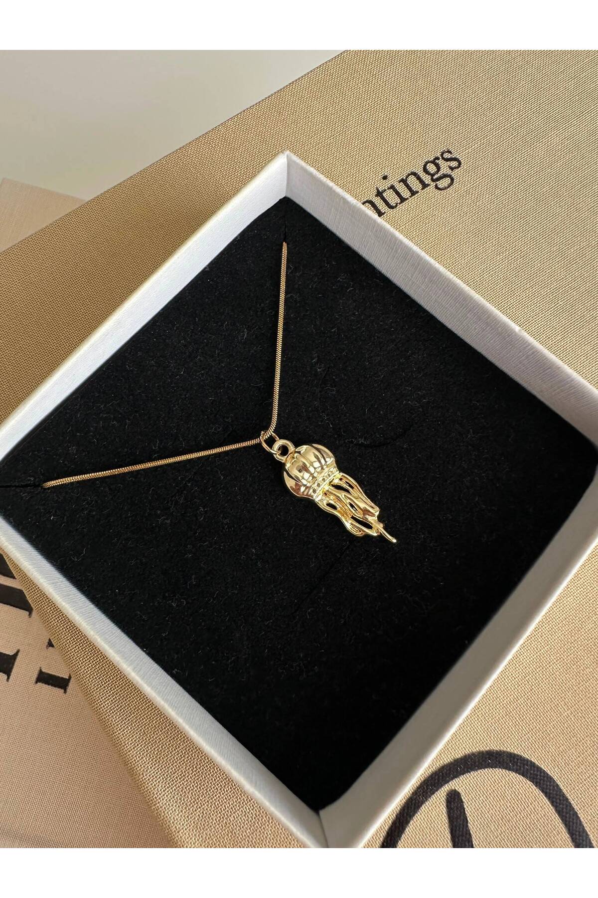 Deniz Anası Charm Çelik Zincirli 45 cm Yazlık Gold Kolye - Detay Görseli 3
