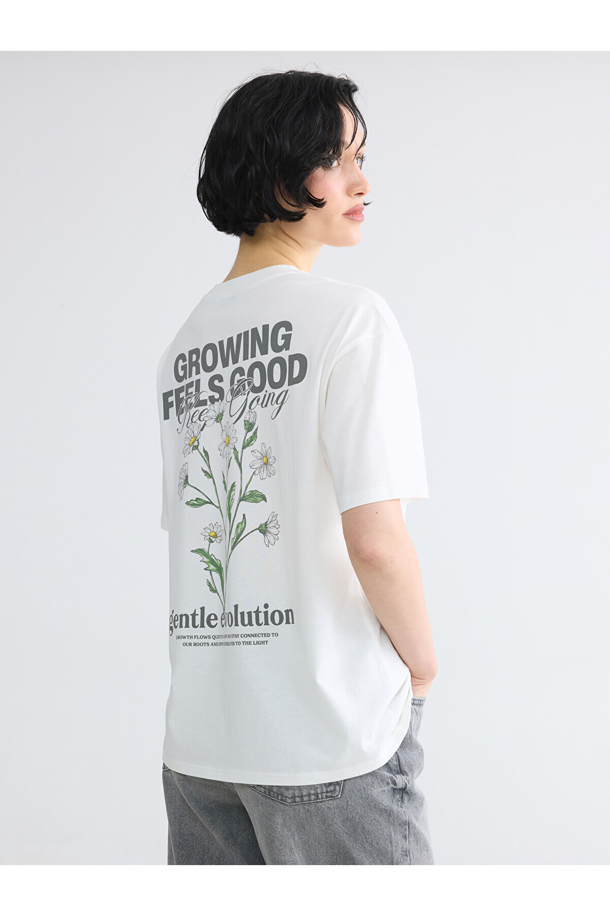 LC Waikiki Nevavm Women's T-Shirt with Oval Collar and Printed Design