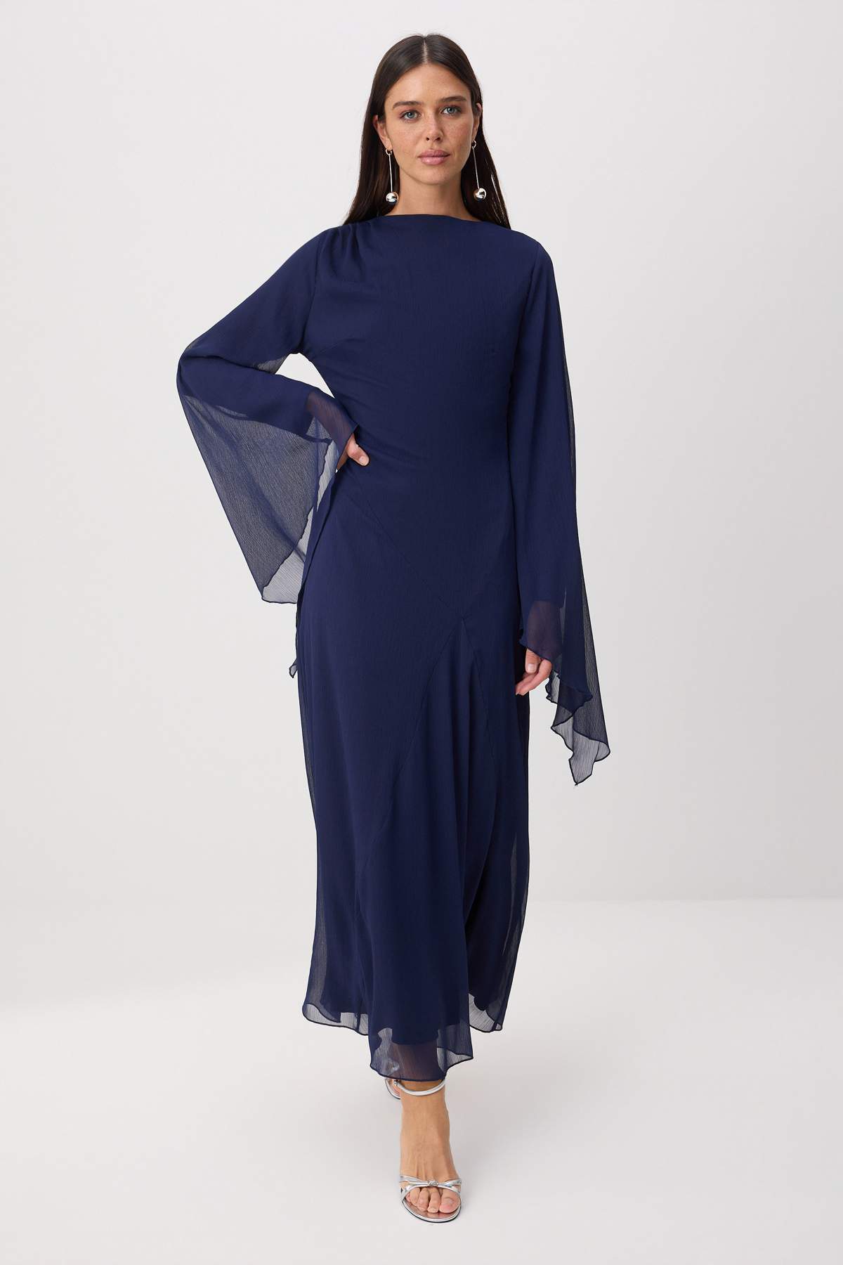 Trendyol Modest Marineblau gefüttertes, einfarbig gewebtes Kleid & Overall au...