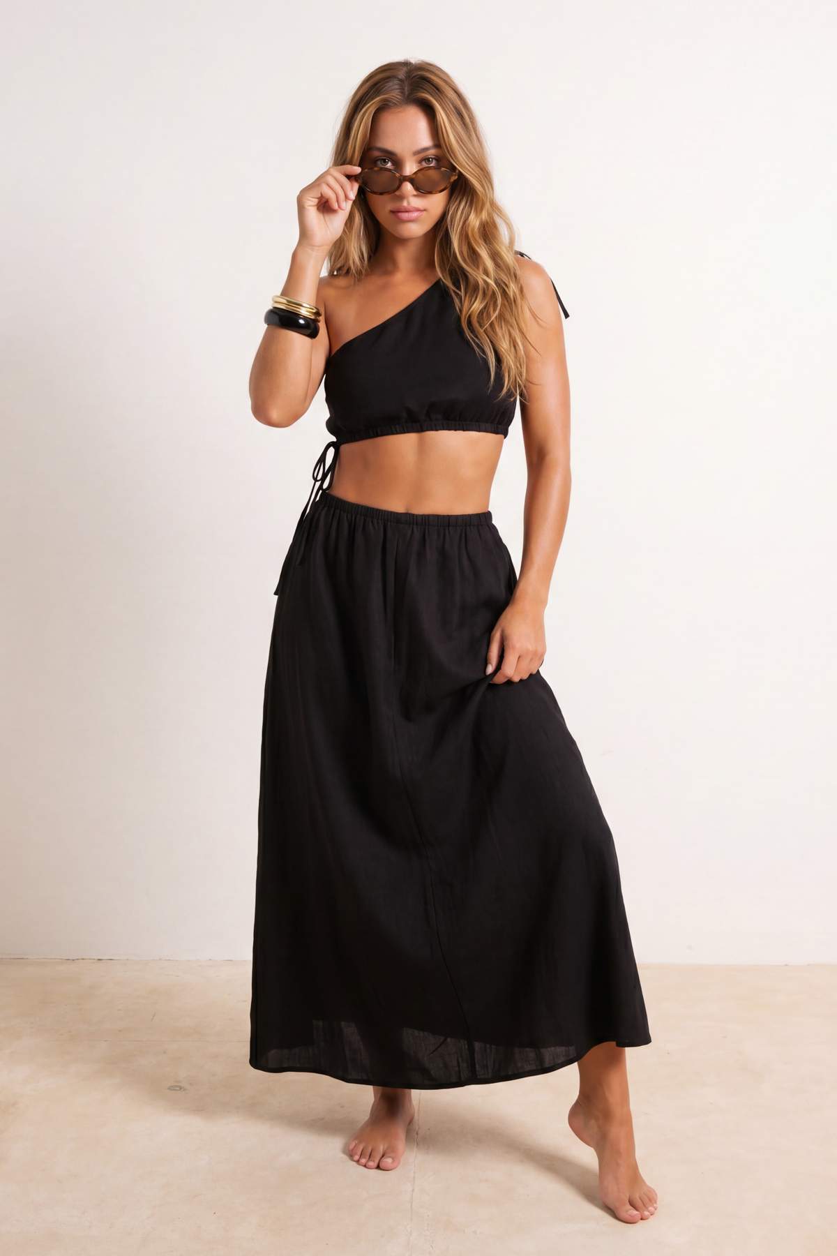 Trendyolmilla Siyah Dokuma Regular Plaj Bluz Etek Takım TBESS26AU00060