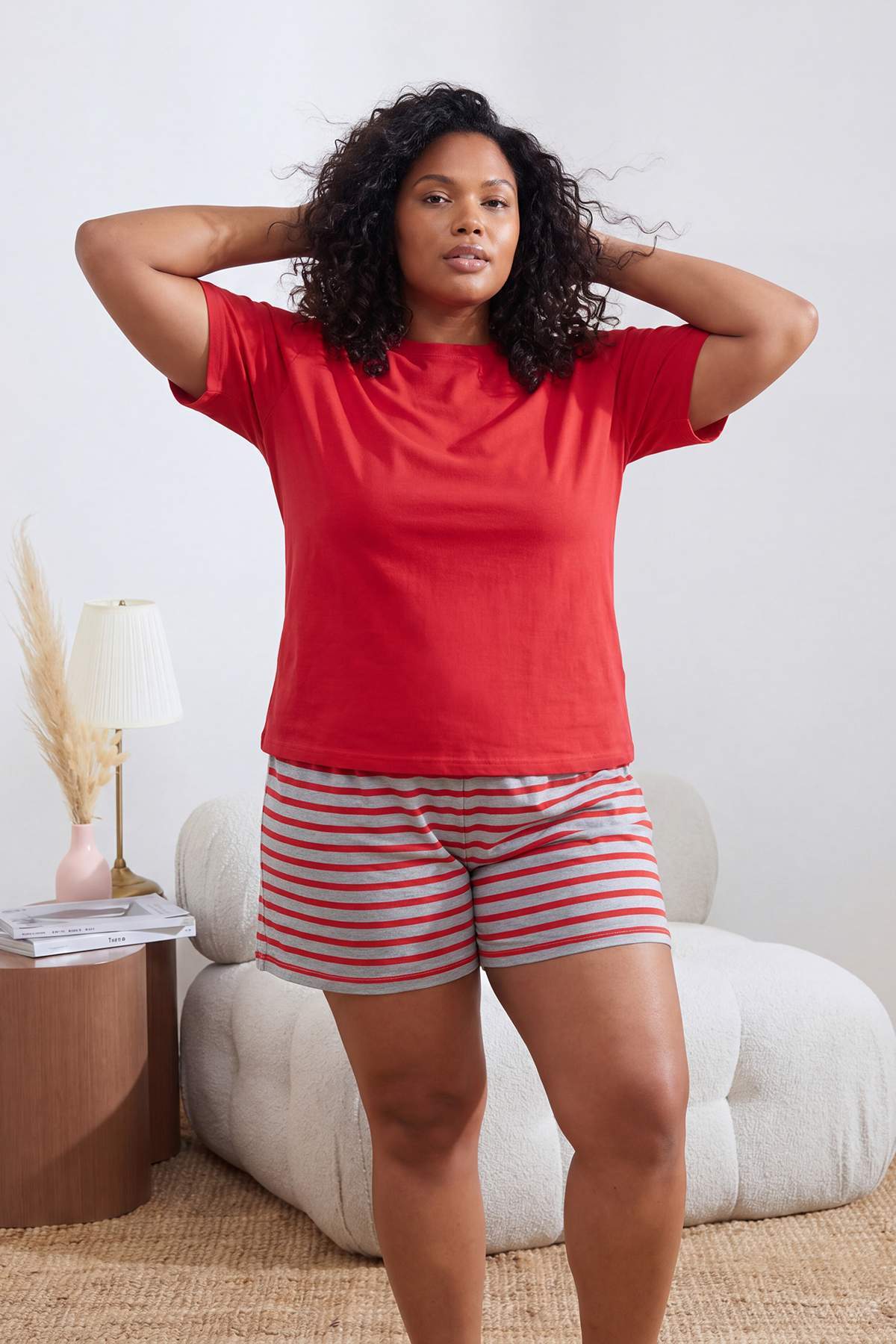 Trendyolmilla Curve Kırmızı-Çok Renkli Çizgili Bisiklet Yaka Örme Büyük Beden Pijama Takımı TBBSS26AI00091