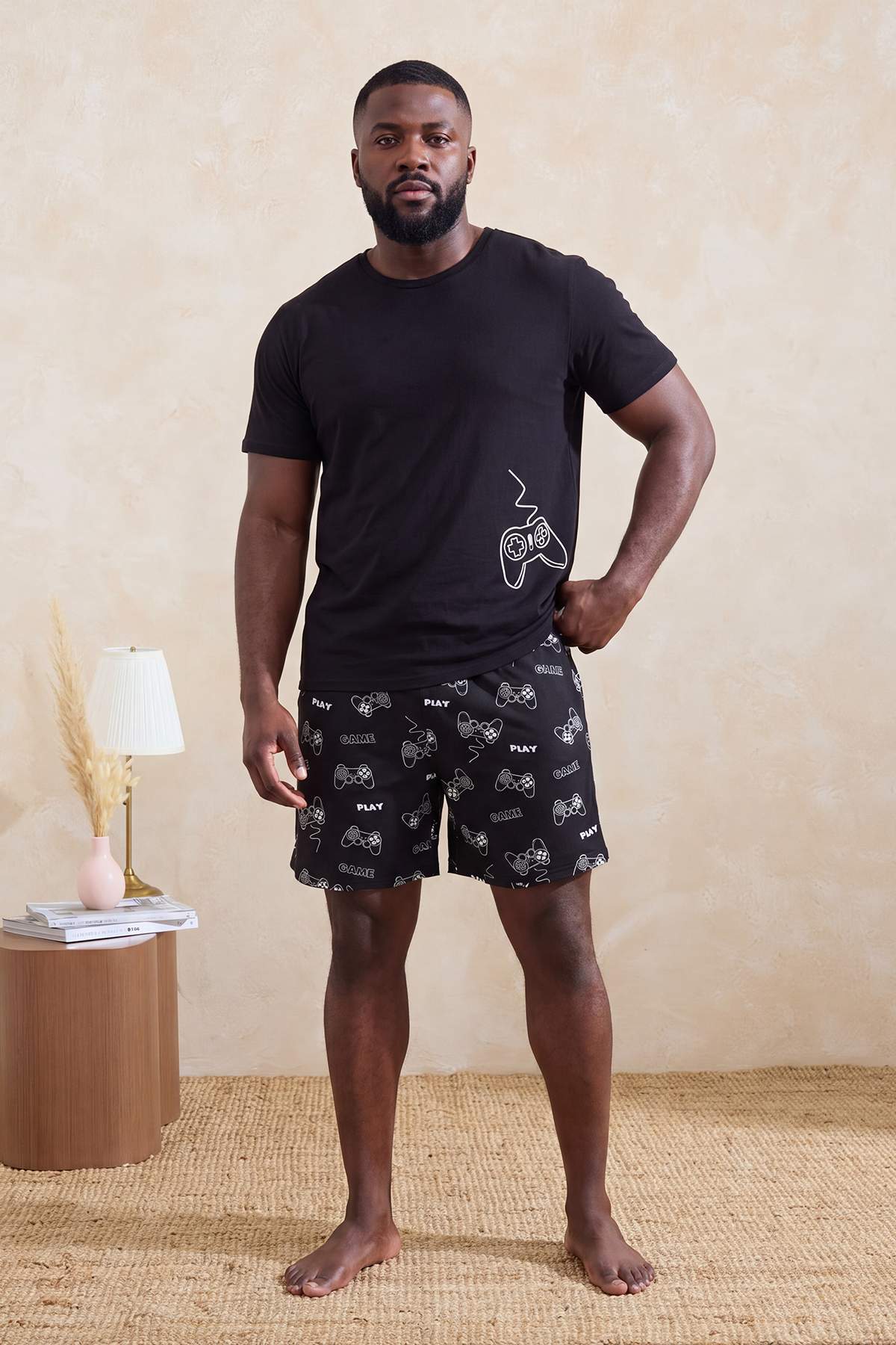Trendyolmilla Man Siyah Regular Kesim Game Baskılı %100 Pamuk Büyük Beden Pijama Takımı TMNSS26AI00001