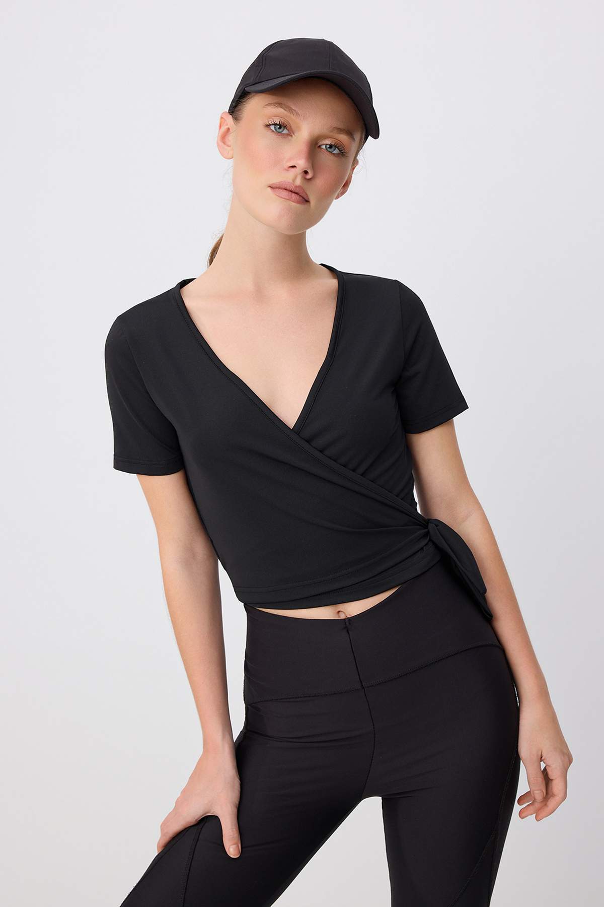 Trendyolmilla Siyah Micro Crop Bluz THMSS26BZ00009