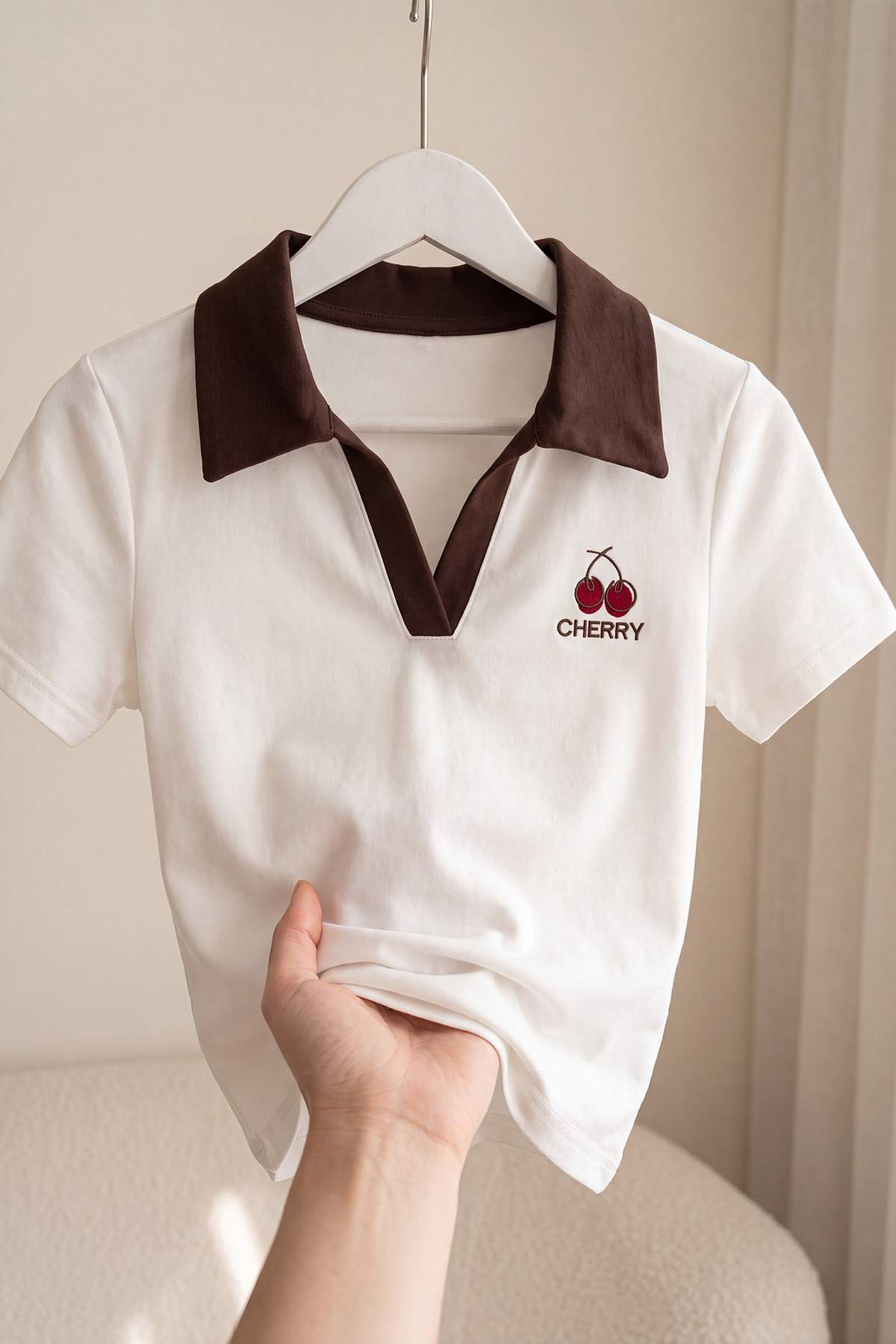 Trendyolmilla Ekru Nakışlı / İşlemeli Regular Polo Yaka Standart Kol Kısa İnterlok Örme T-Shirt TWOSS26TS00360