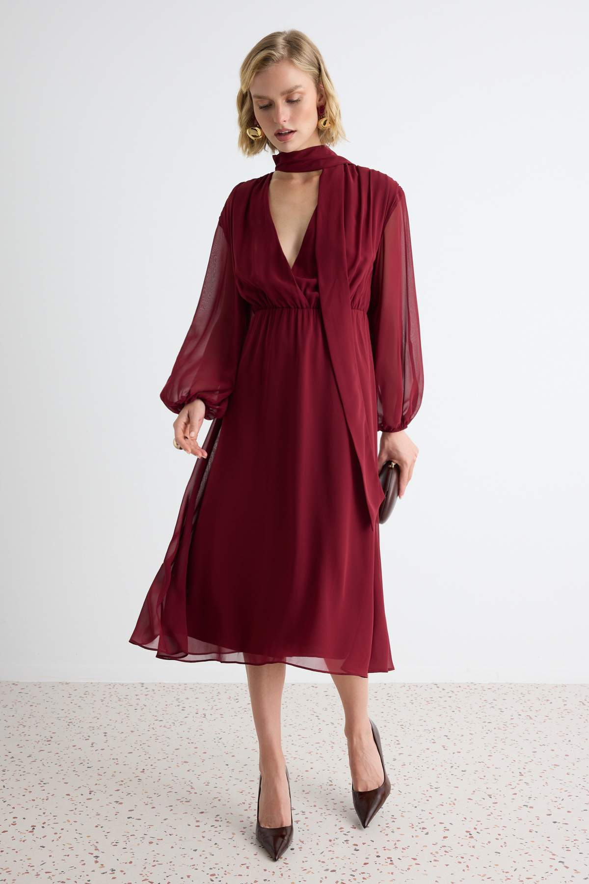 Trendyolmilla Bordo Fular Yaka Skater/Belden Açılan Midi Dokuma Elbise TWOAW27EL00037