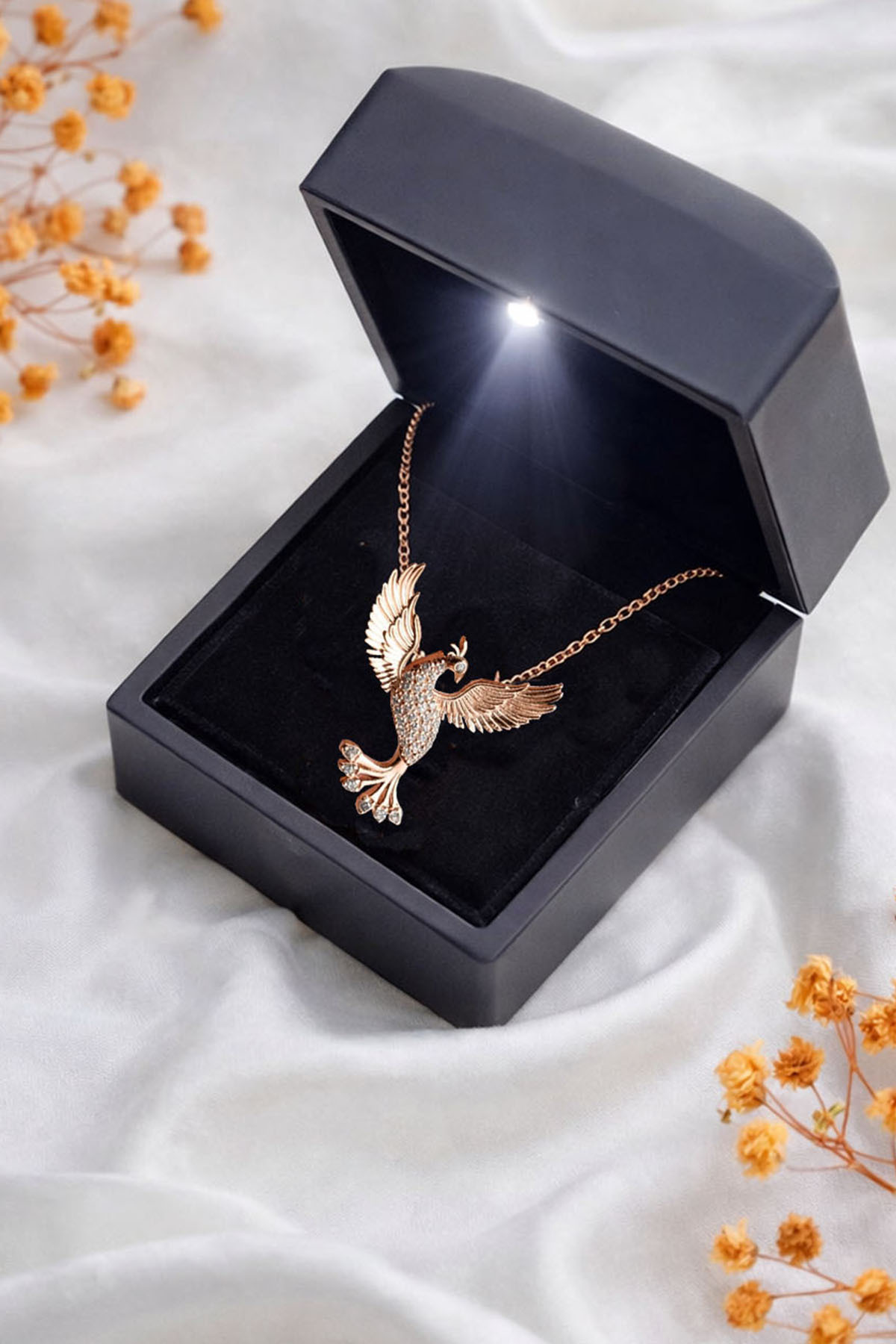 Silvanya Jewelry Işıklı Kutuda 925 Ayar Gümüş Zümrüdü Anka Kuşu Kadın Kolye