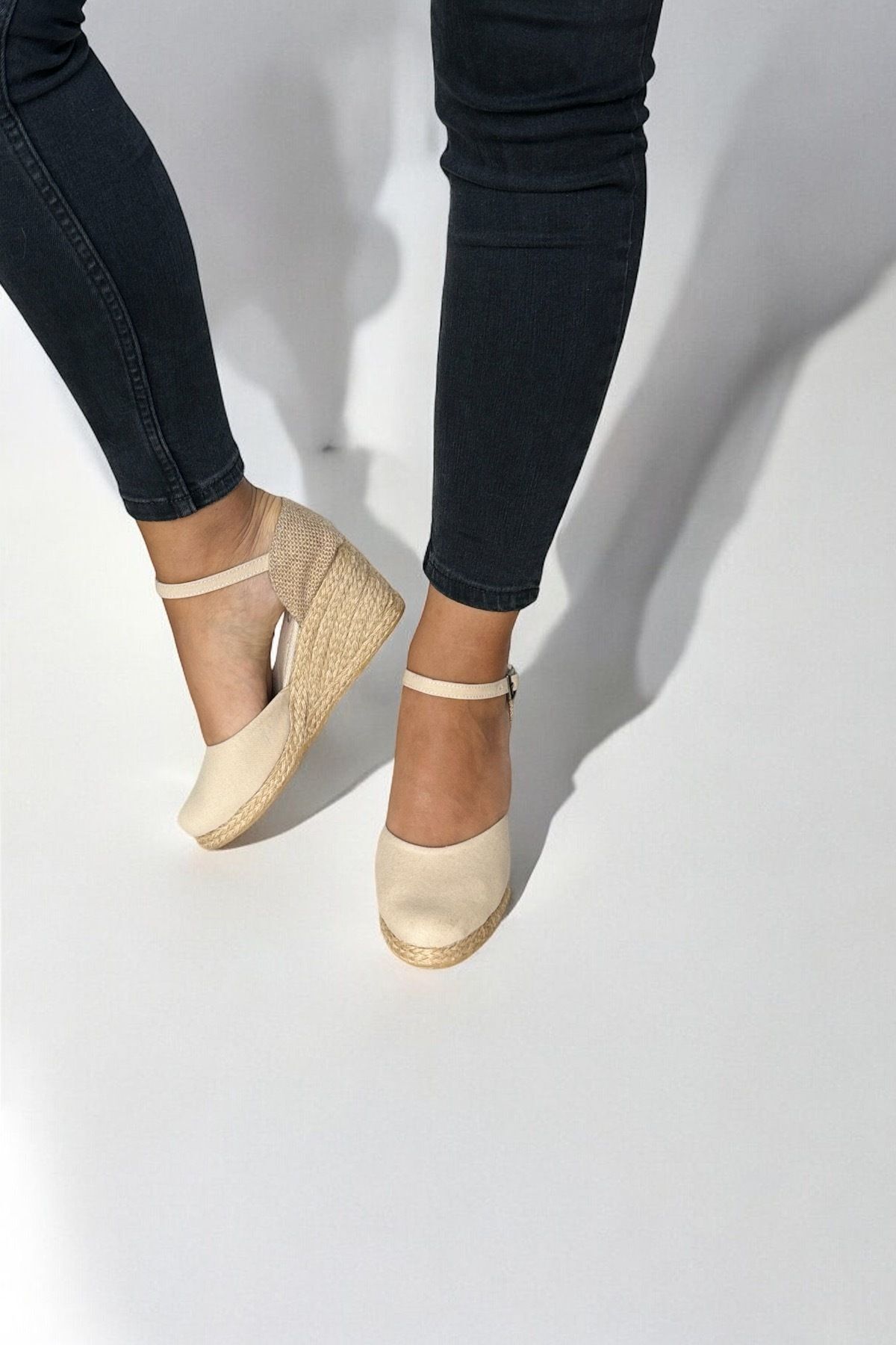 Y&D Shoes Dolgu Topuk Arkası Açık Hasırlı Keten Sandalet görsel 3