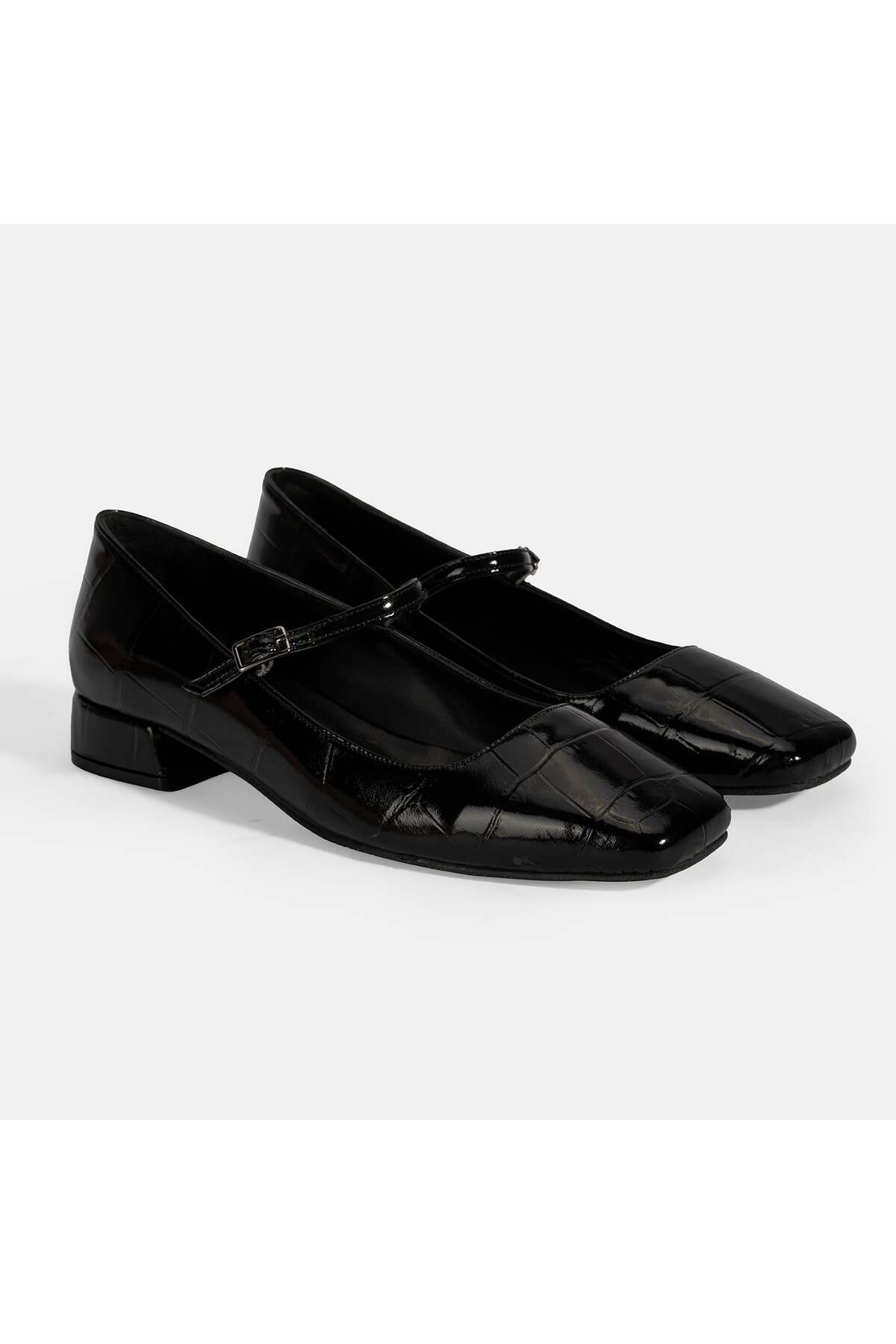 Desa Women's Black Crocodile Printed Mary Jane Casual Shoes