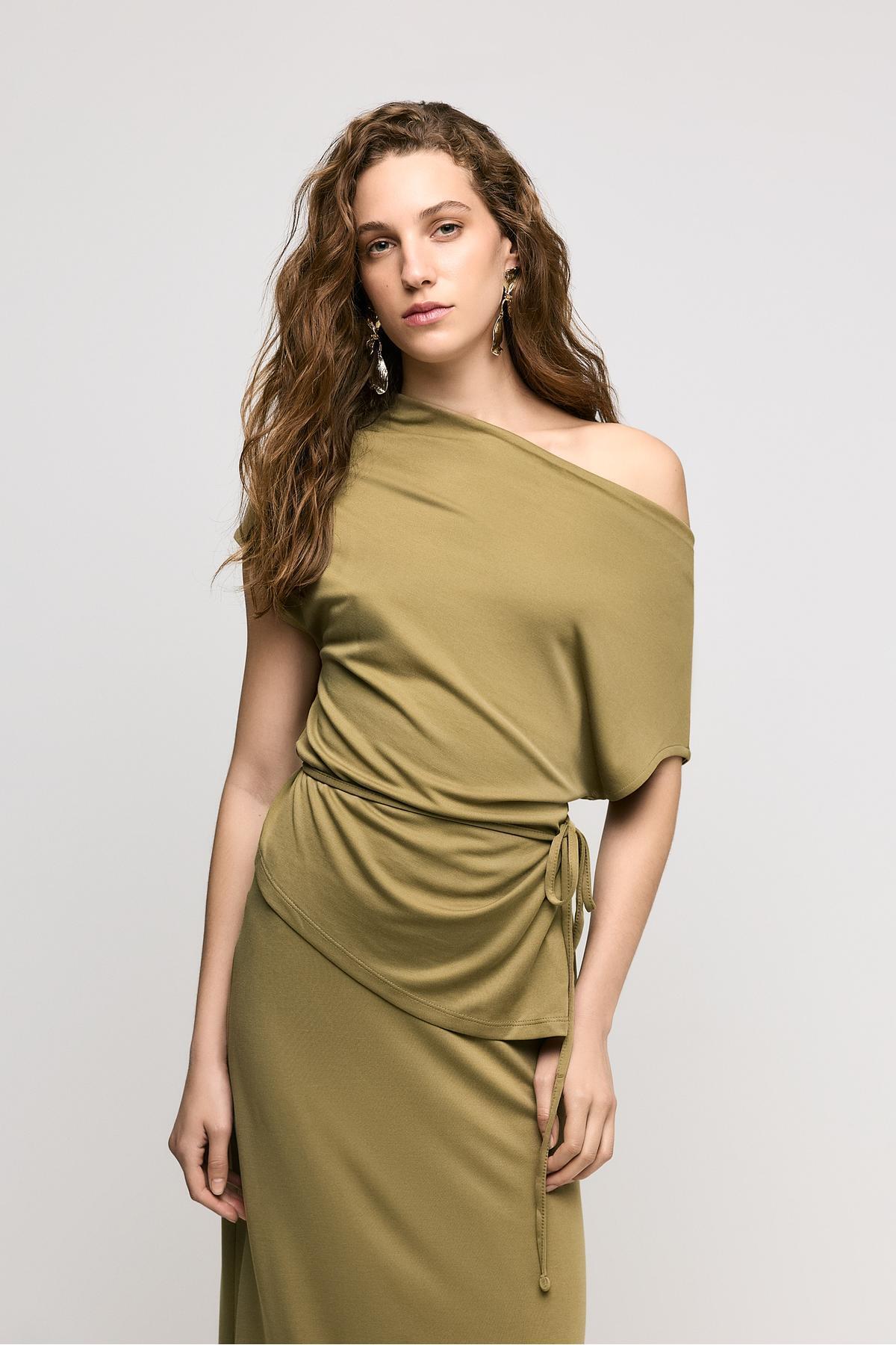 Lace-up ball with drape detail