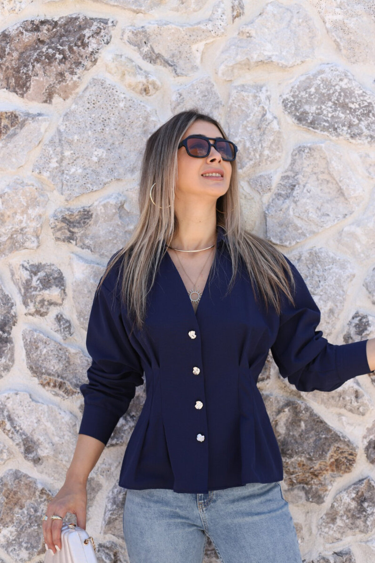 bytugcekaya Lacivert Gold Düğmeli Pilili Gömlek görsel 2