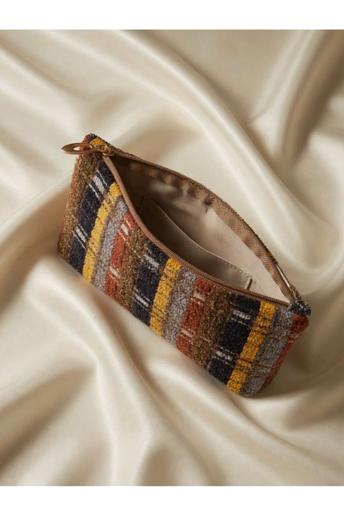 VELORİA BAG & SCARF Veloria Bag Zigzag clucth çanta DOKUMA KUMAŞ ve KORUMA PEDİ içeren İpad tablet taşıma çantası 21x25 cm iç kapasite görsel 4