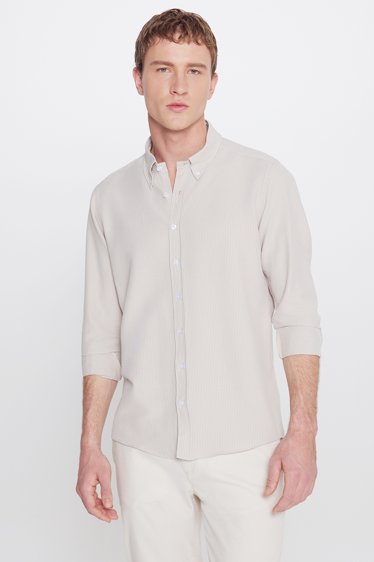 ALTINYILDIZ CLASSICS Erkek Bej Slim Fit Dar Kesim Düğmeli Yaka Gofre Desenli Gömlek — بژ ACE201262060