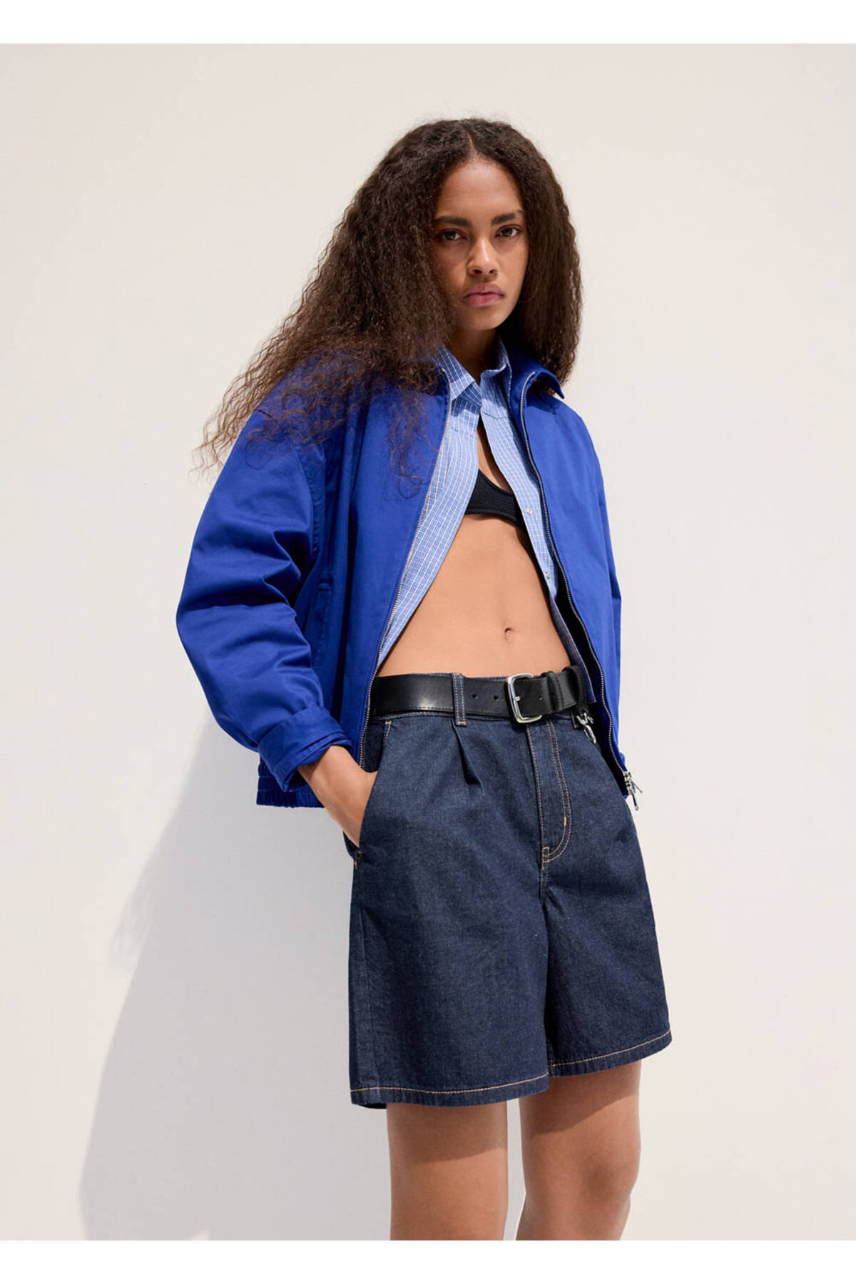Orta bel pileli denim bermuda şort
