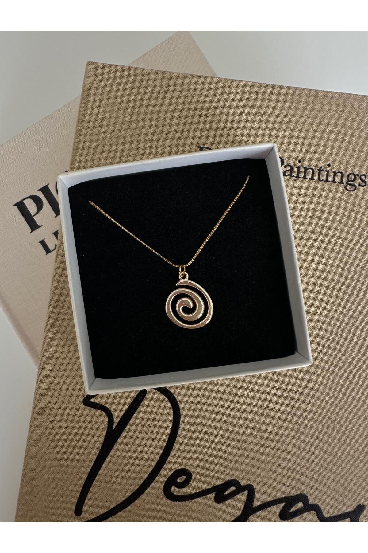 Spiral Charm Çelik Zincirli Gold Kadın Kolye (45 Cm) - Detay Görseli 3