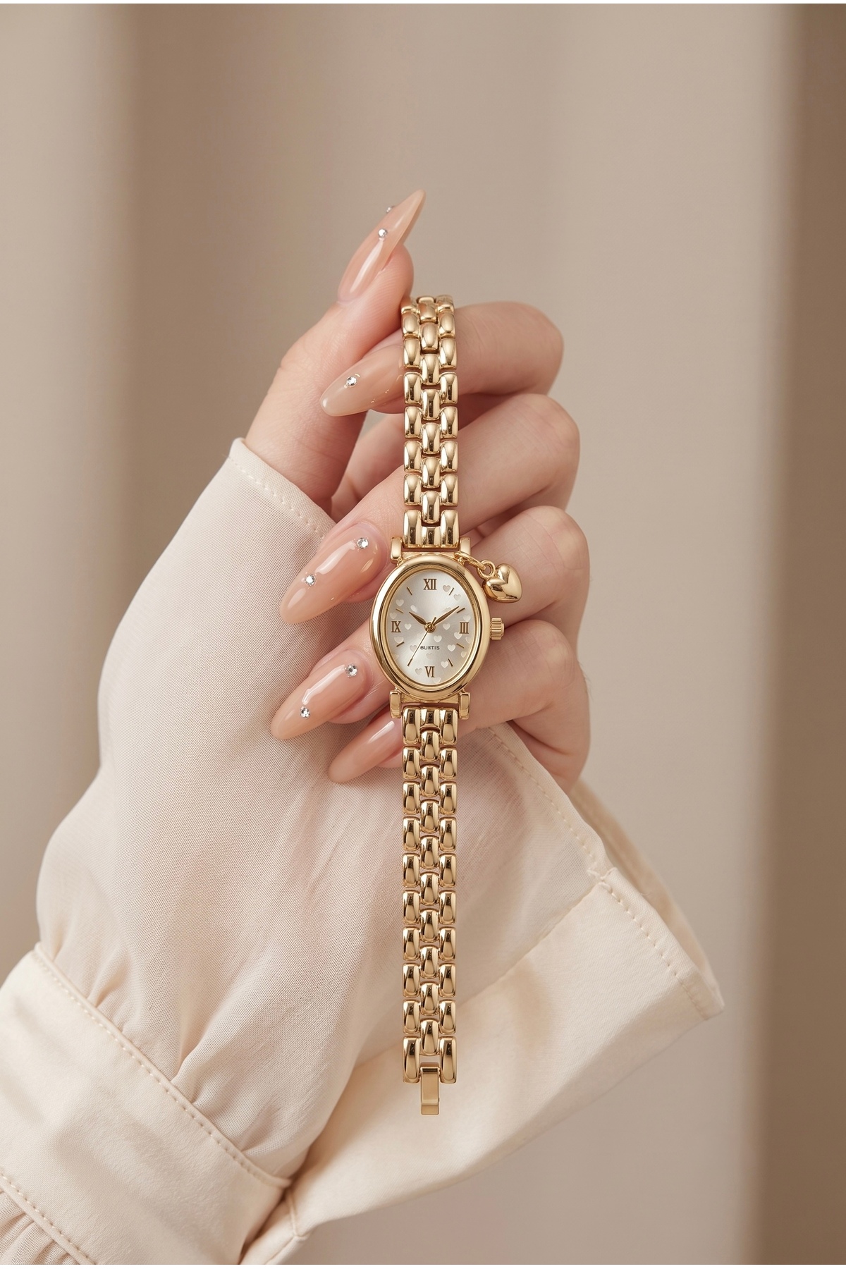 KLISHE Butik Valentin Kadın Çelik Saat Gold Renk Kalp Charm Detaylı Vintage Oval Kasa Old Money Zarif Şık Lüks Kadın Kol Saati | Limited Edition 2026