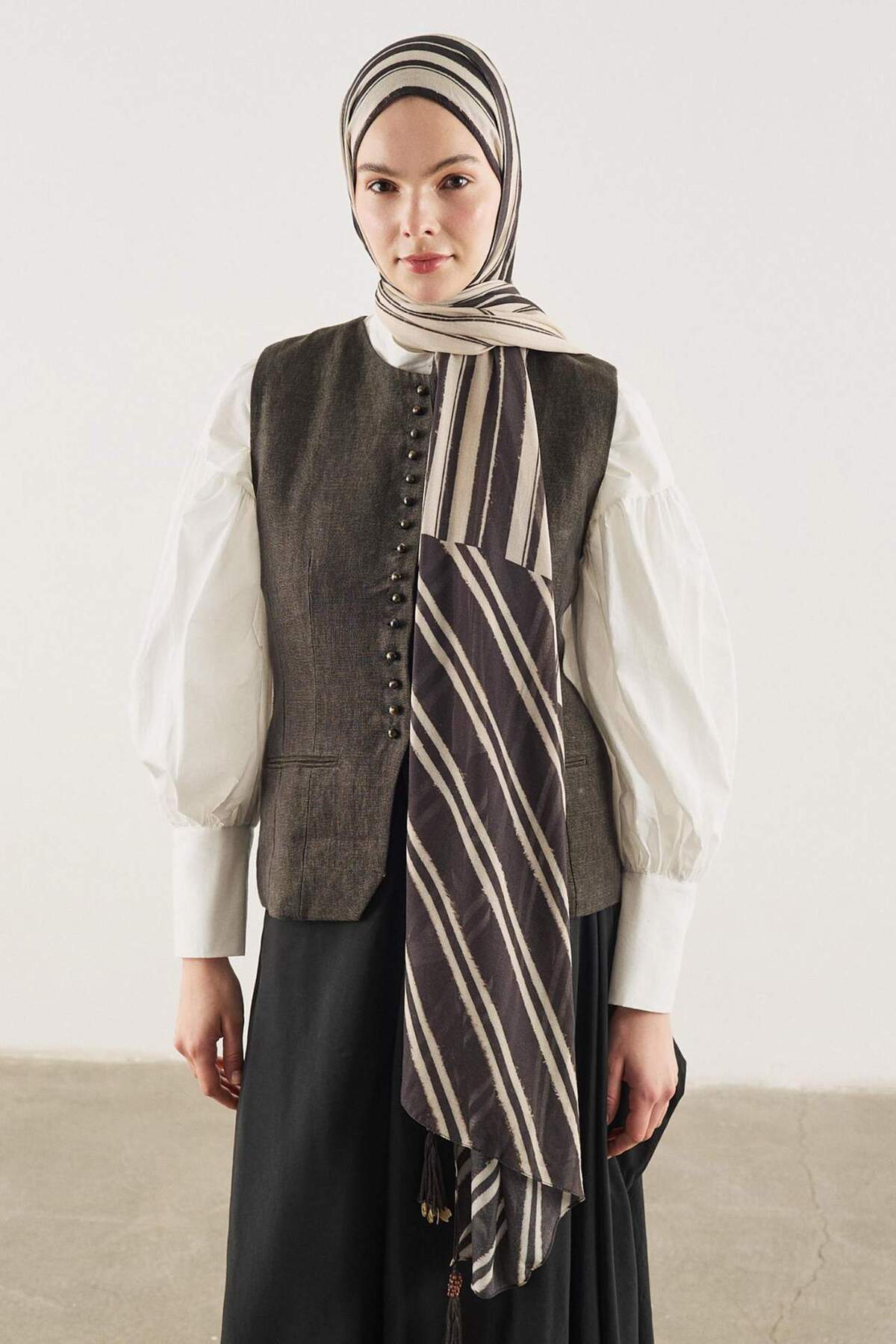 DeFacto Fresh Scarfs X DeFacto Summer Blocks Bej Viskon Püsküllü Şal I1745AX26SM görsel 3