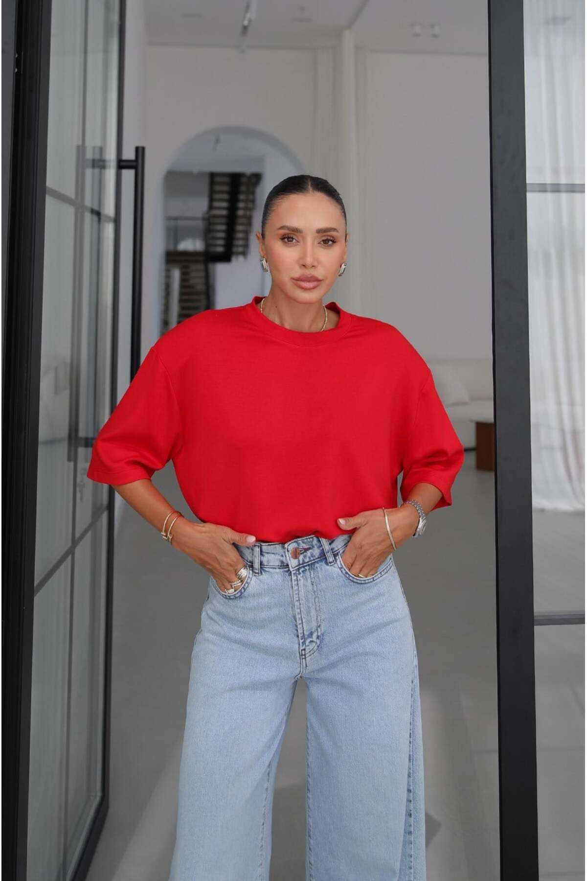 Havoş Red T-Shirt with Heart-Shaped Cutout on the Back