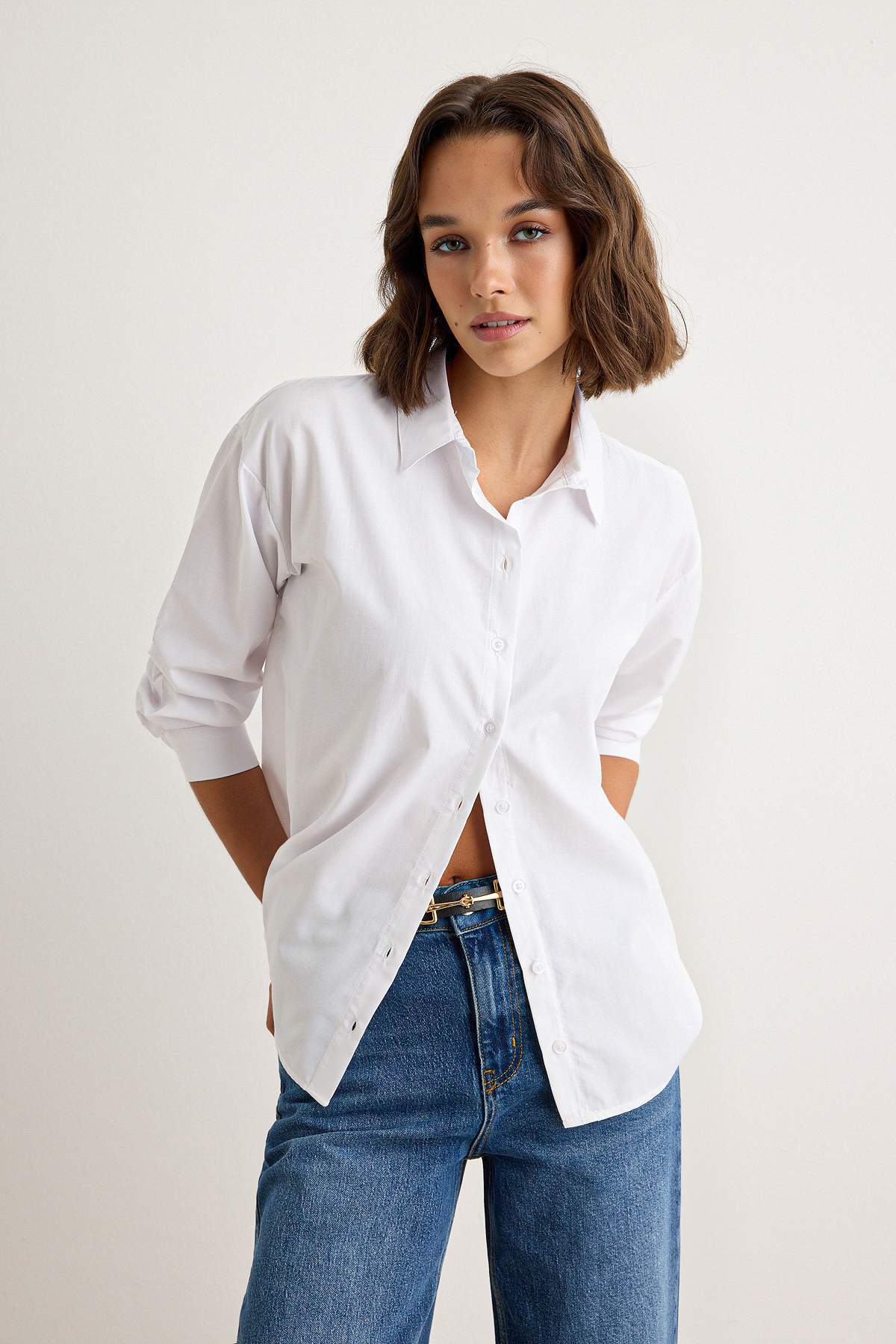 Beyaz Loose Fit Pamuklu Dokuma Gömlek TWOAW20GO0107