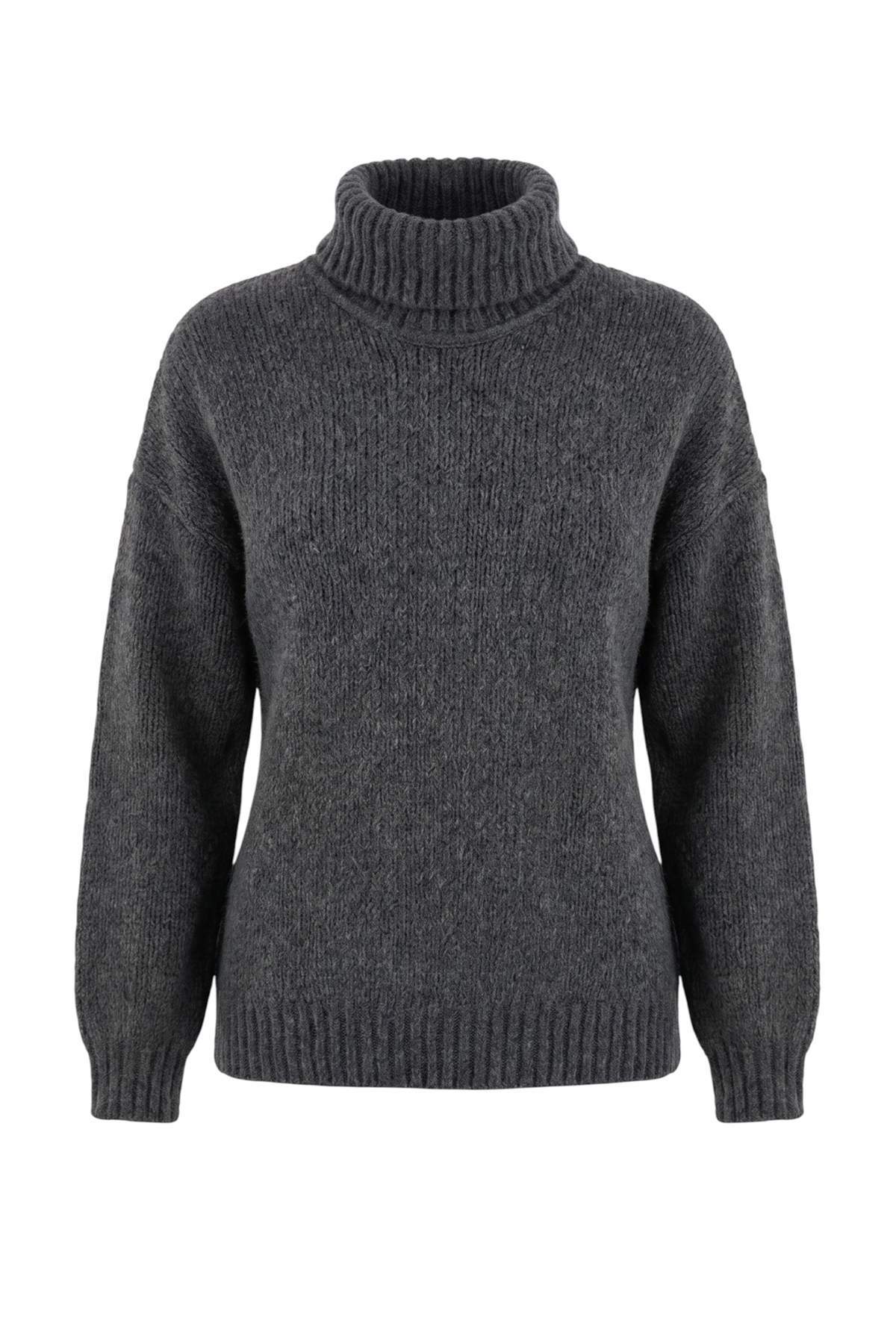 Trendyolmilla Antrasit Yumuşak Dokulu Süper Oversize Geniş Kalıp Triko Kazak TWOAW27KZ00160