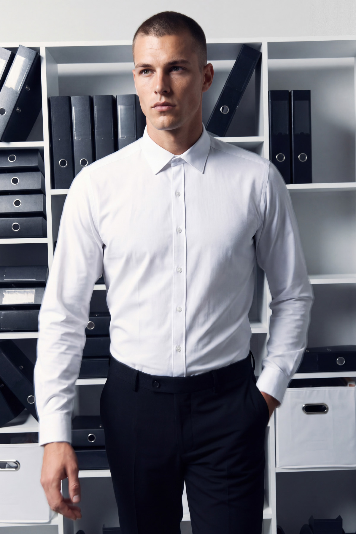 Beyaz Slim Fit Düz Pamuklu Slim Yaka Uzun Kollu Klasik Gömlek