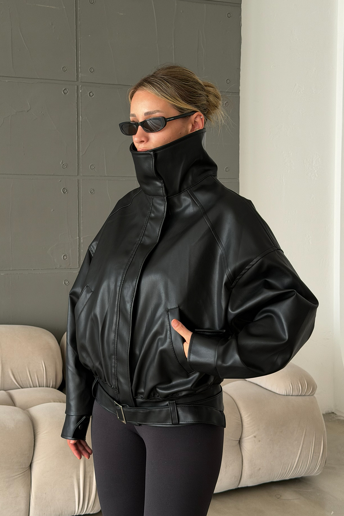 NET OF NOT ZR Model Siyah Dik Yaka Oversize Kemerli Mont Deri Ceket görsel 3