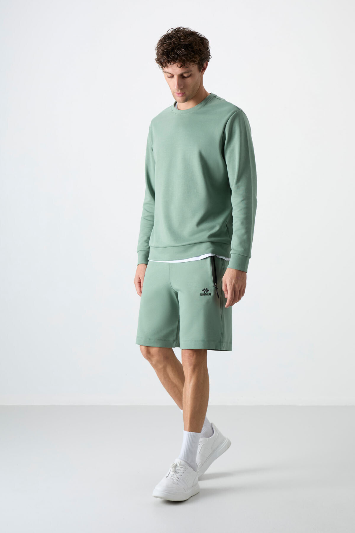 TOMMY LIFE Açık Yeşil Gizli Fermuar Arka Cepli Bağcıklı Standart Kalıp Erkek Şort - 81136 görsel 2