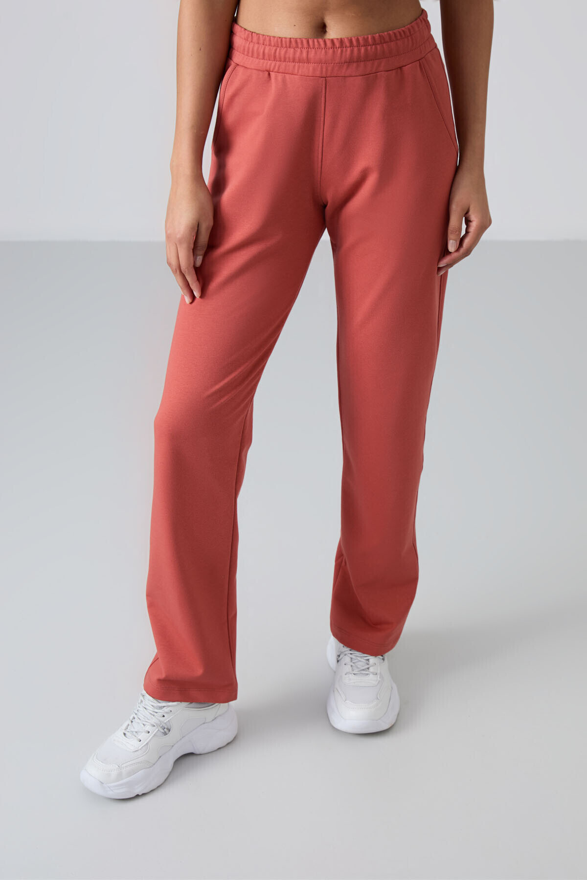 شلوار راحتی زنانه کمر بلند جیب‌دار فرم کلاسیک رنگ آجری - 94584