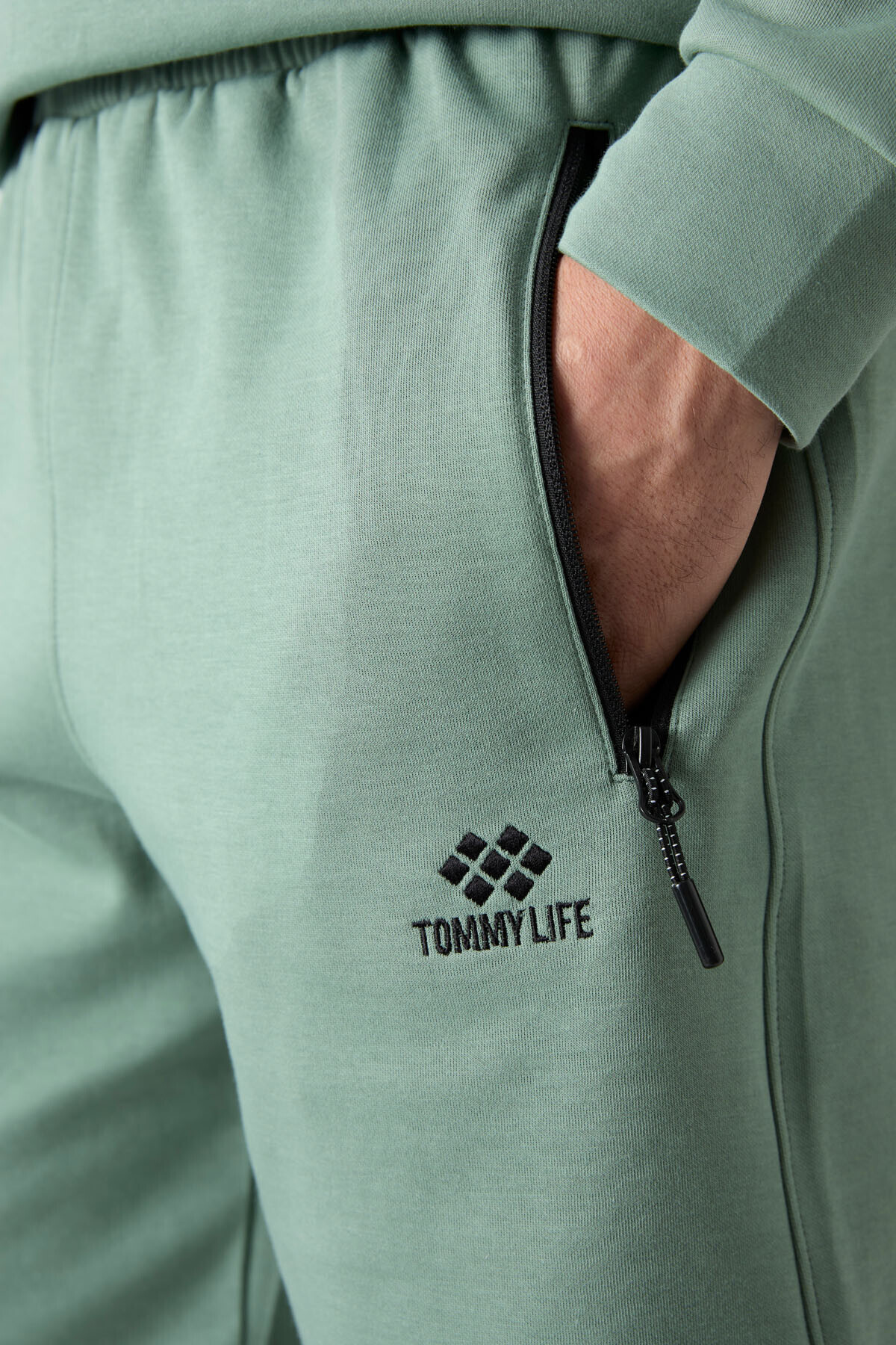 TOMMY LIFE Açık Yeşil Gizli Fermuar Arka Cepli Bağcıklı Standart Kalıp Erkek Şort - 81136 görsel 4