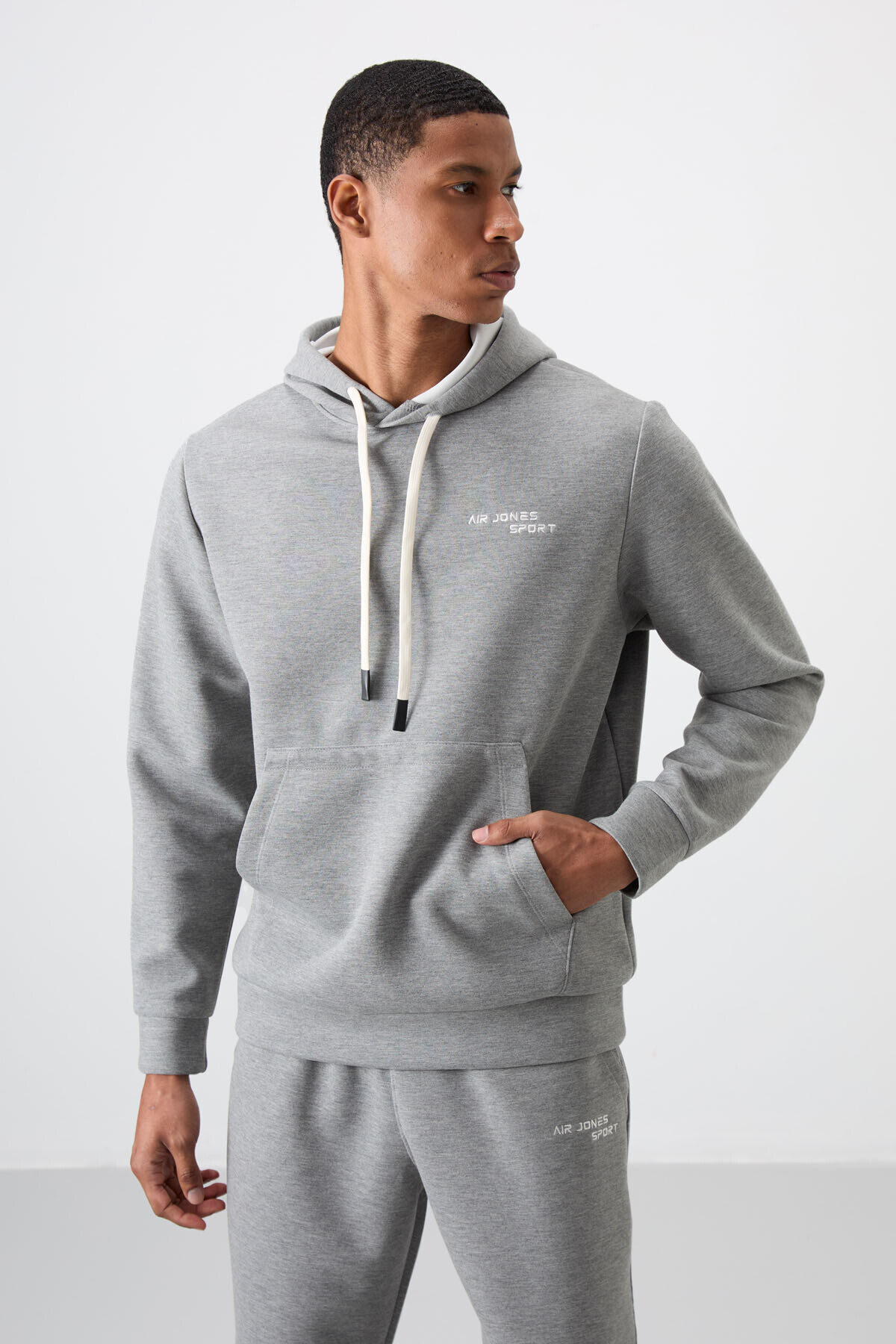 Gri Melanj Pamuklu Kalın Yumuşak Dokulu Comfort Fit Nakışlı Erkek Eşofman Takım - 85255 — رنگارنگ A15ER-85255 — تصویر 2 از 8