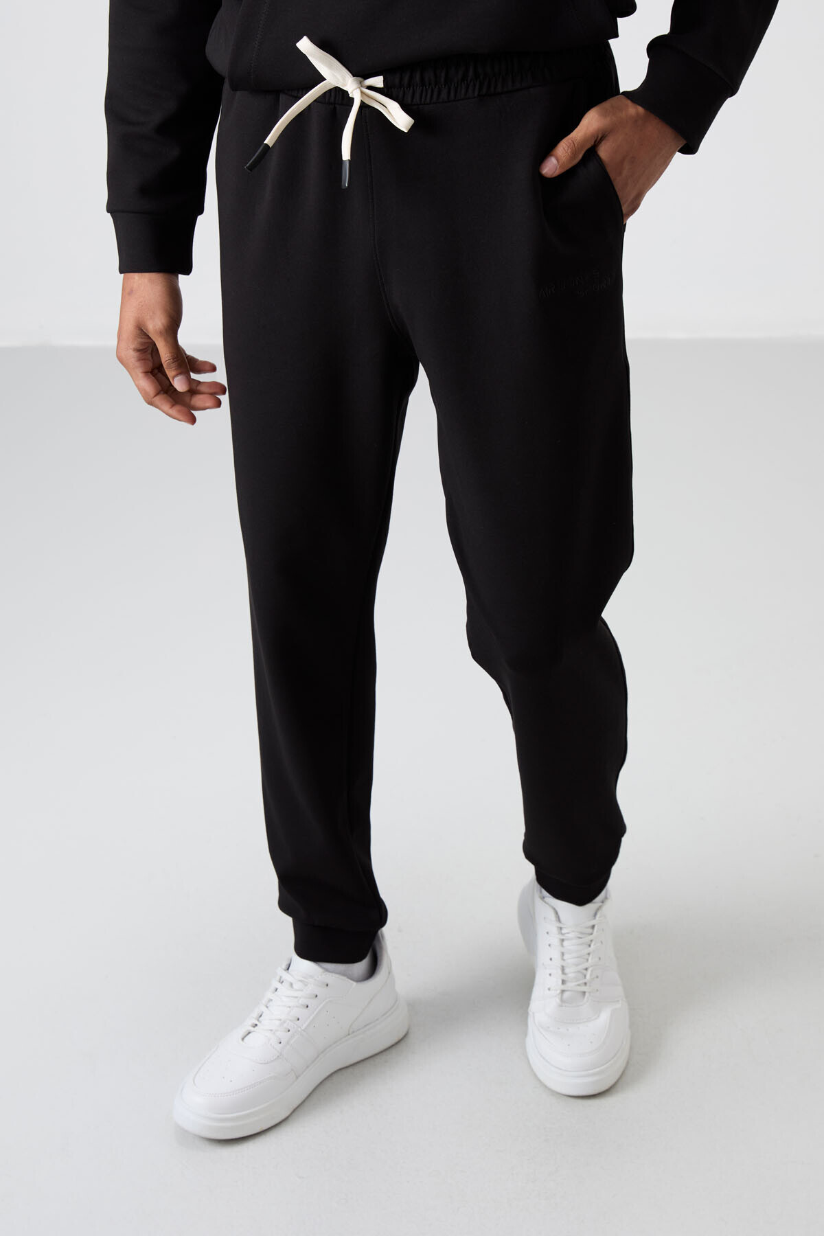 Siyah - Siyah Pamuklu Kalın Yumuşak Dokulu Comfort Fit Nakışlı Erkek Eşofman Takım - 85255 — رنگارنگ A15ER-85255 — تصویر 3 از 8