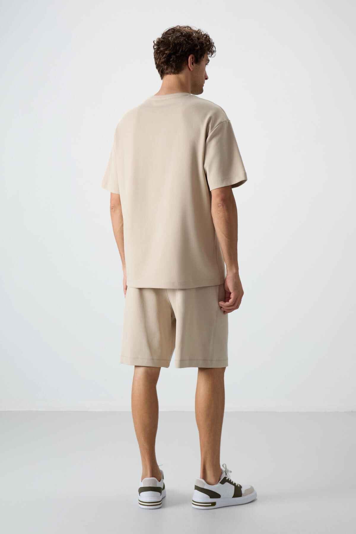 Bej Pamuklu Kalın Yumuşak Dokulu Oversize Fit Nakışlı Erkek Şort Takım - 85250 — رنگارنگ A15ER-85250 — تصویر 8 از 8