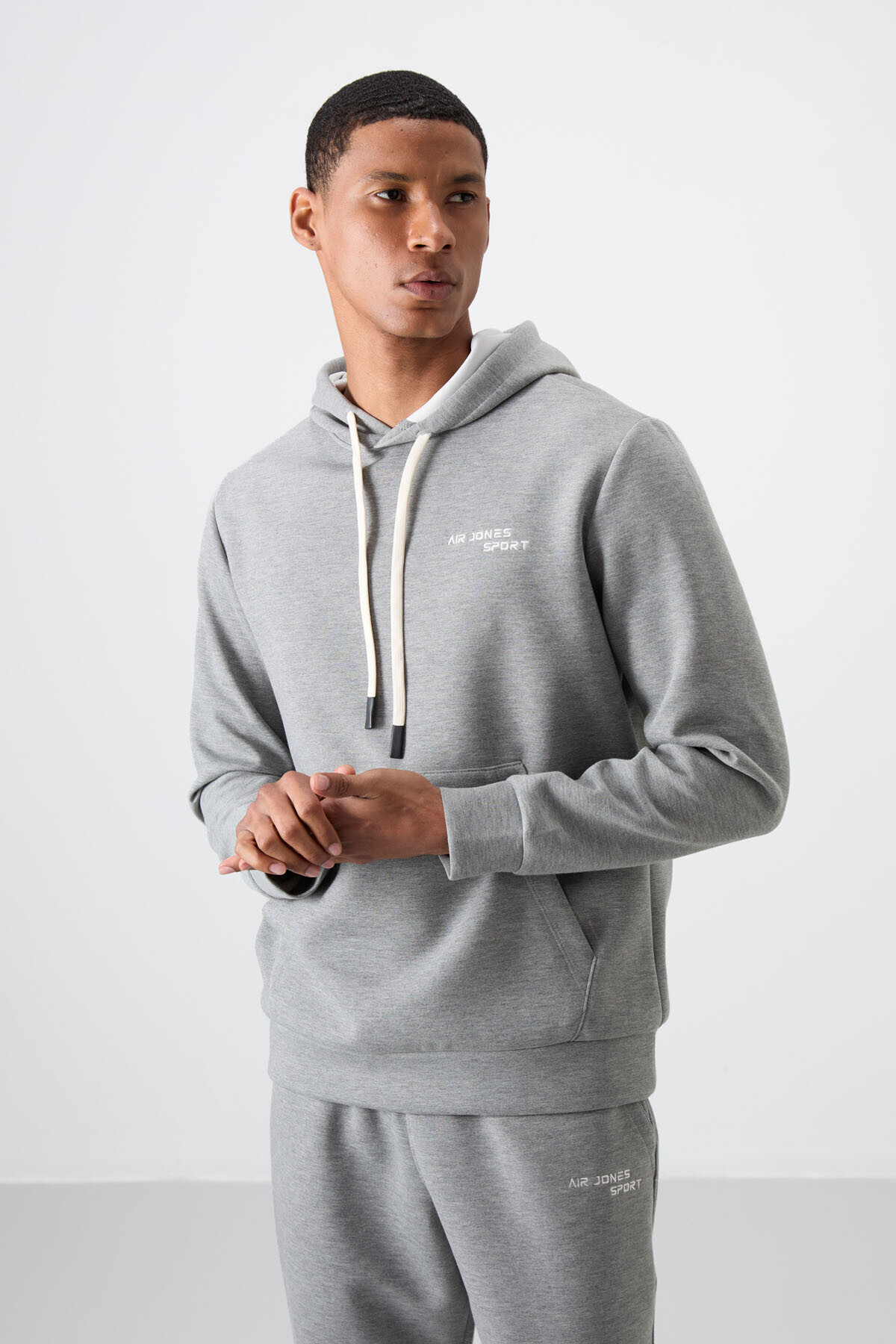 Gri Melanj Pamuklu Kalın Yumuşak Dokulu Comfort Fit Nakışlı Erkek Eşofman Takım - 85255 — رنگارنگ A15ER-85255 — تصویر 7 از 8