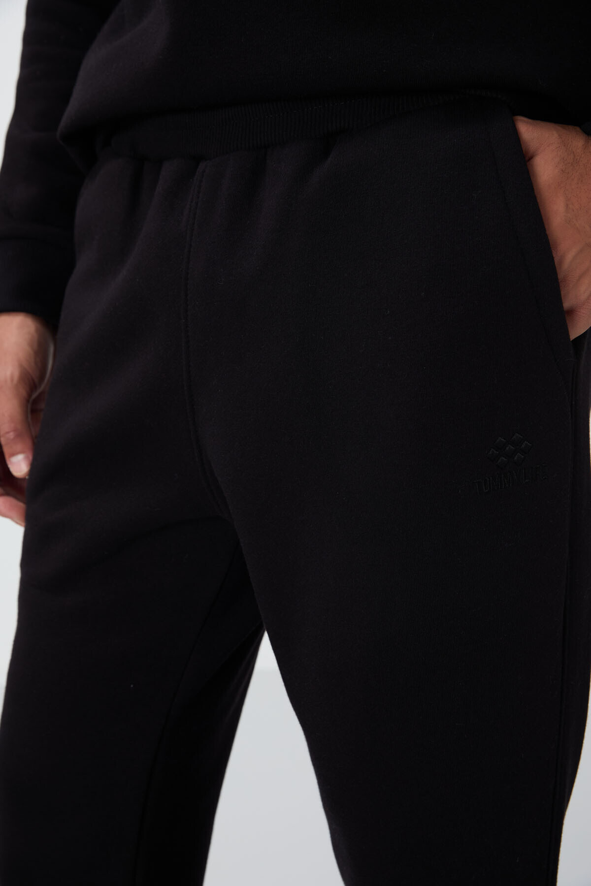 Siyah Pamuklu Kalın İçi Tüylü Yumuşak Dokulu Comfort Fit Nakışlı Erkek Eşofman Takım -85265 — رنگارنگ T16ER-85265 — تصویر 6 از 8
