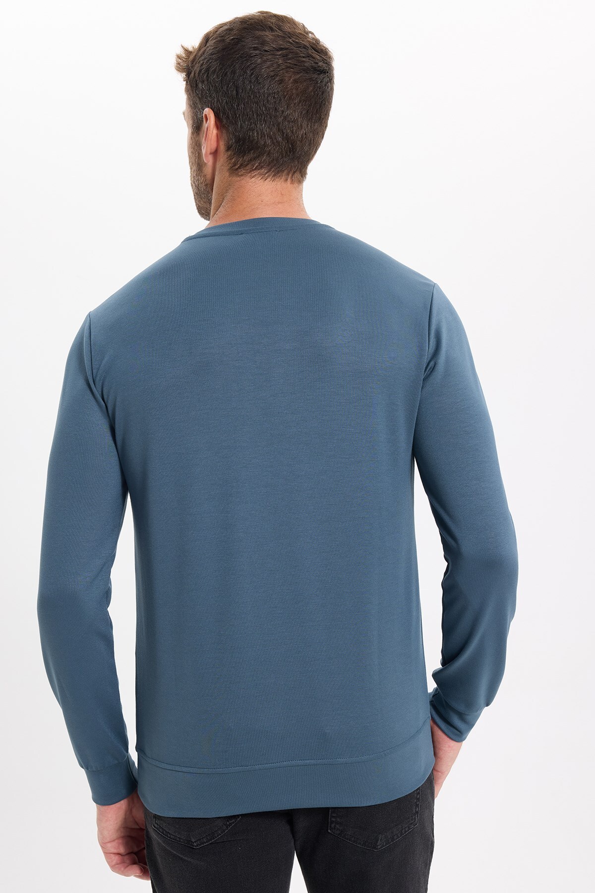 سویشرت مردانه Relax Fit Casual Cut Extra Soft Fabric یقه خدمه بنزینی تیره — رنگارنگ SW250047 — تصویر 8 از 9