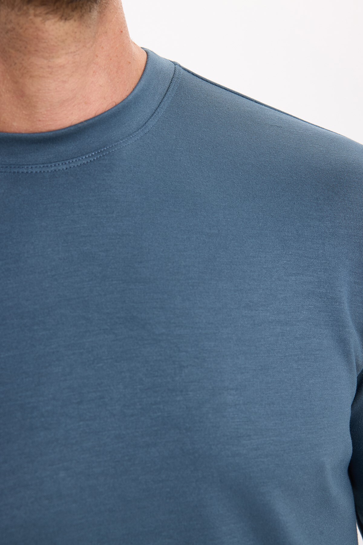 سویشرت مردانه Relax Fit Casual Cut Extra Soft Fabric یقه خدمه بنزینی تیره — رنگارنگ SW250047 — تصویر 6 از 9