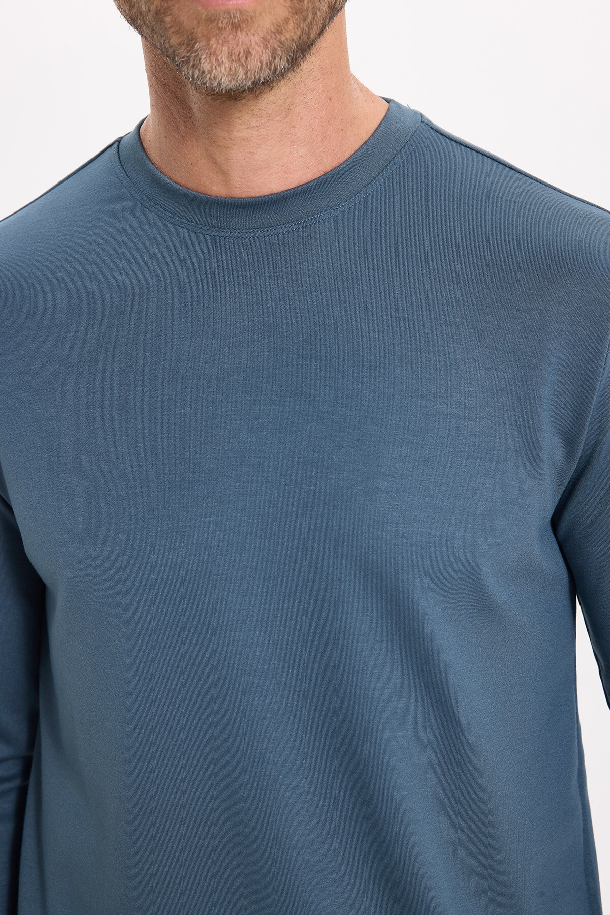 سویشرت مردانه Relax Fit Casual Cut Extra Soft Fabric یقه خدمه بنزینی تیره — رنگارنگ SW250047 — تصویر 7 از 9