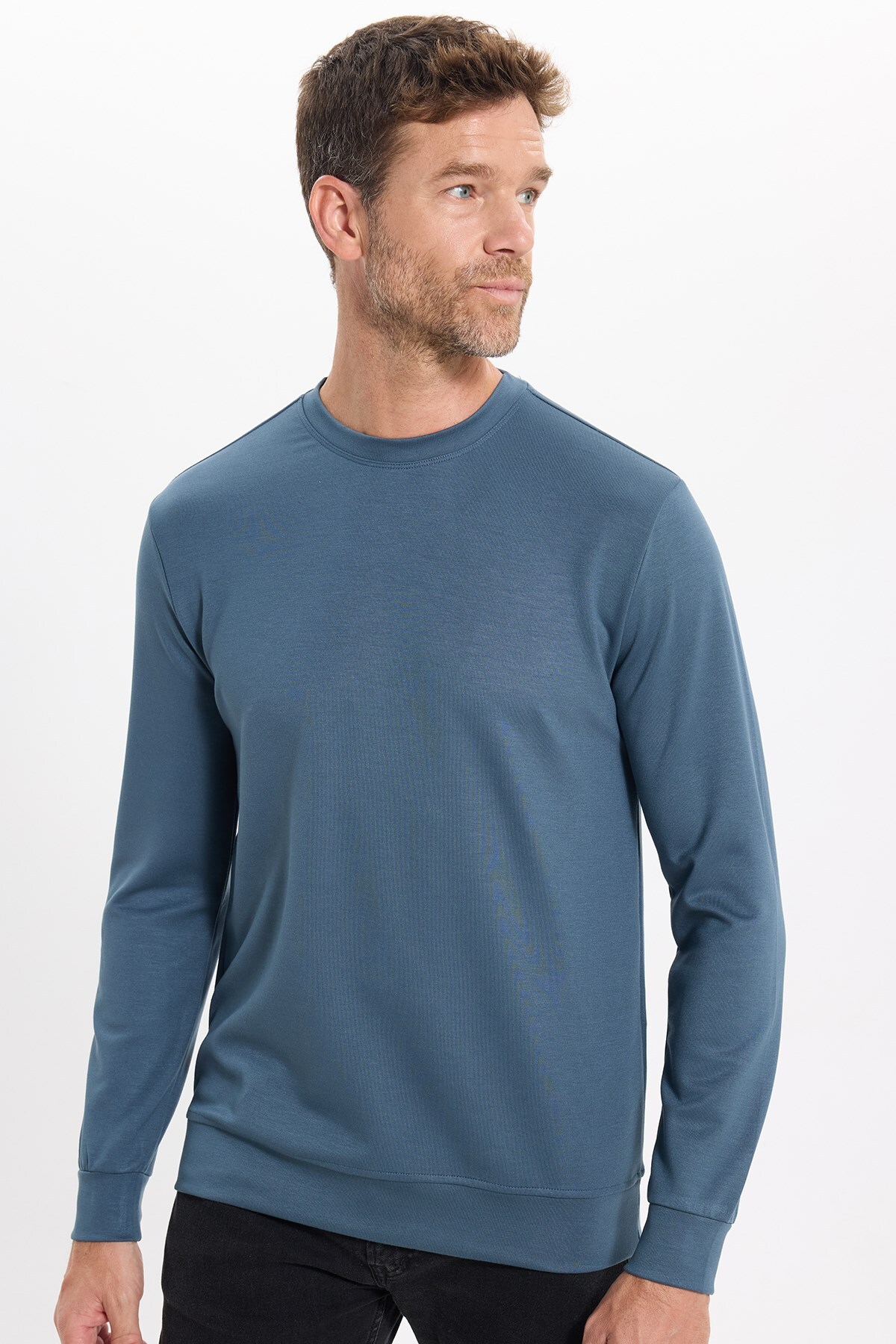سویشرت مردانه Relax Fit Casual Cut Extra Soft Fabric یقه خدمه بنزینی تیره — رنگارنگ SW250047 — تصویر 5 از 9