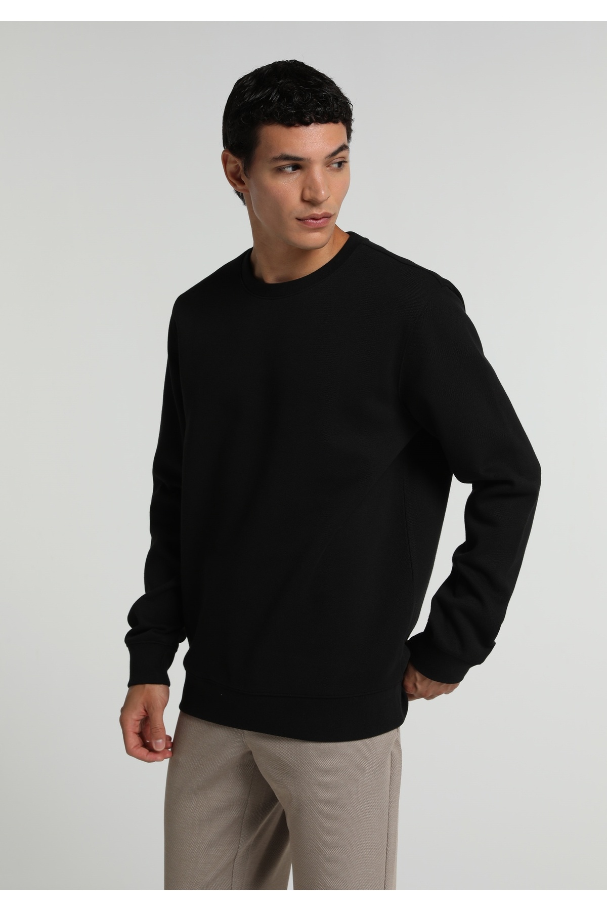 Colin’s Regular Fit Round Neck Plain Men's Black Sweatshirt