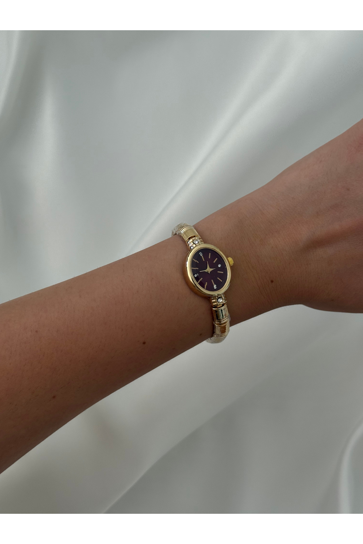 Lillianna Gold Kol Saati Oval Kadranlı Taş Detaylı Vintage İnce Çelik Kordon Quartz Saat Bordo Kadran / Krem Kadran / Beyaz Kadran