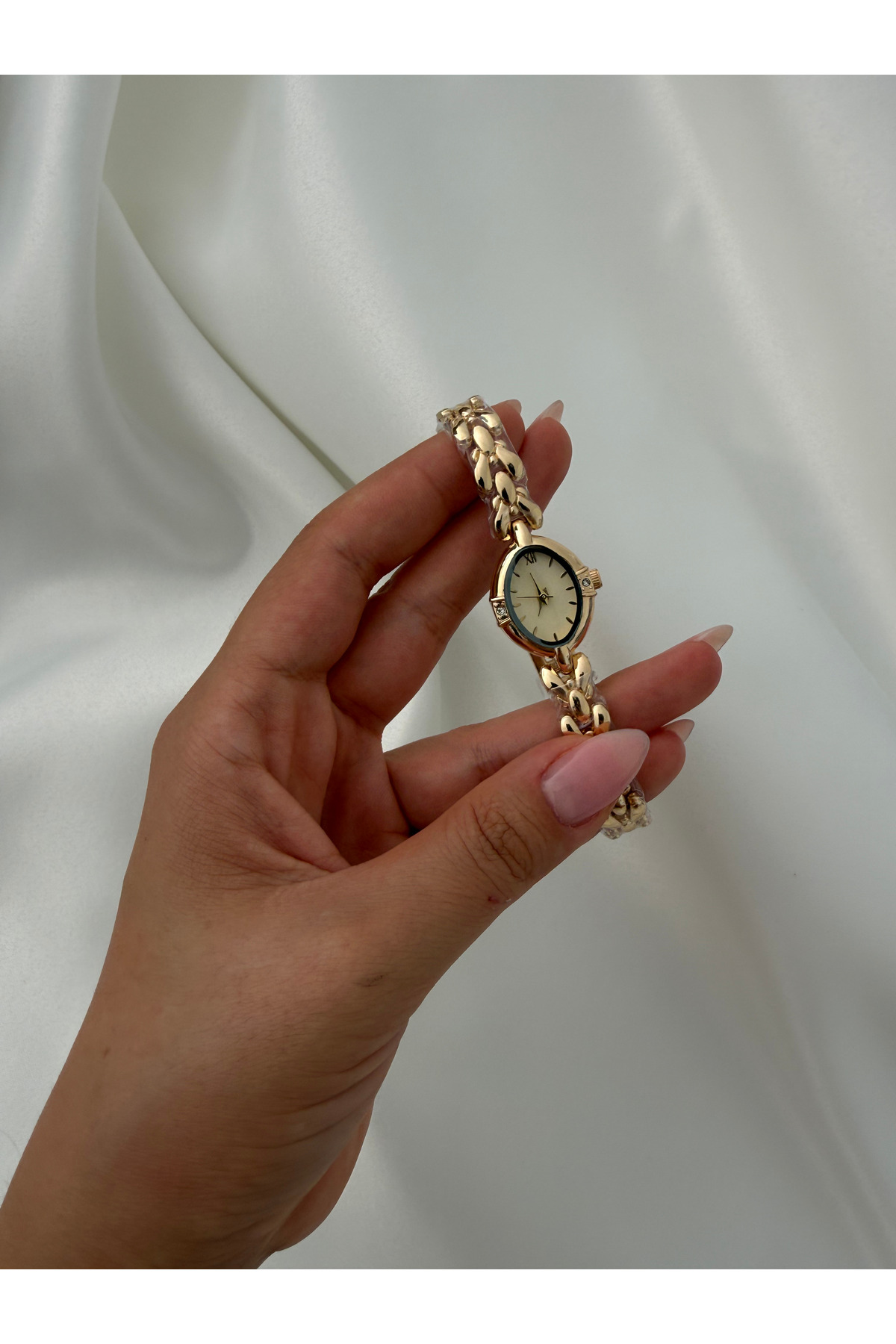 Lillianna Vintage Kadın Gold Oval Kadranlı Taş Detaylı Altın Kordon Quartz Kol Saati görsel 4