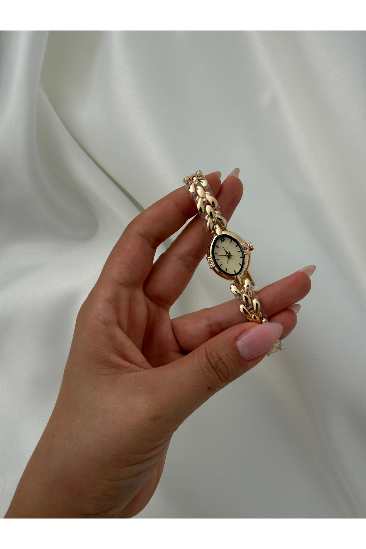 Lillianna Vintage Kadın Gold Oval Kadranlı Taş Detaylı Altın Kordon Quartz Kol Saati