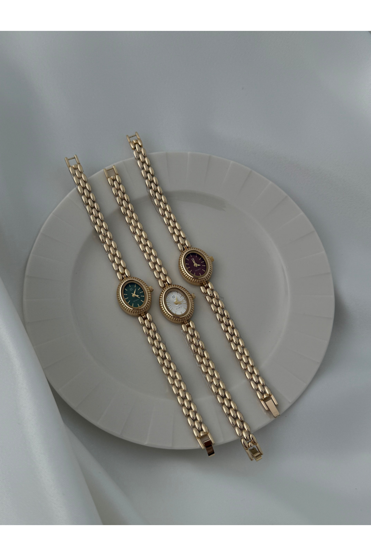Lillianna Kadın Gold Oval Kadranlı Vintage Bileklik Tasarım Çelik Kordon Analog Quartz Kol Saati - Bordo, Krem, Yeşil görsel 5