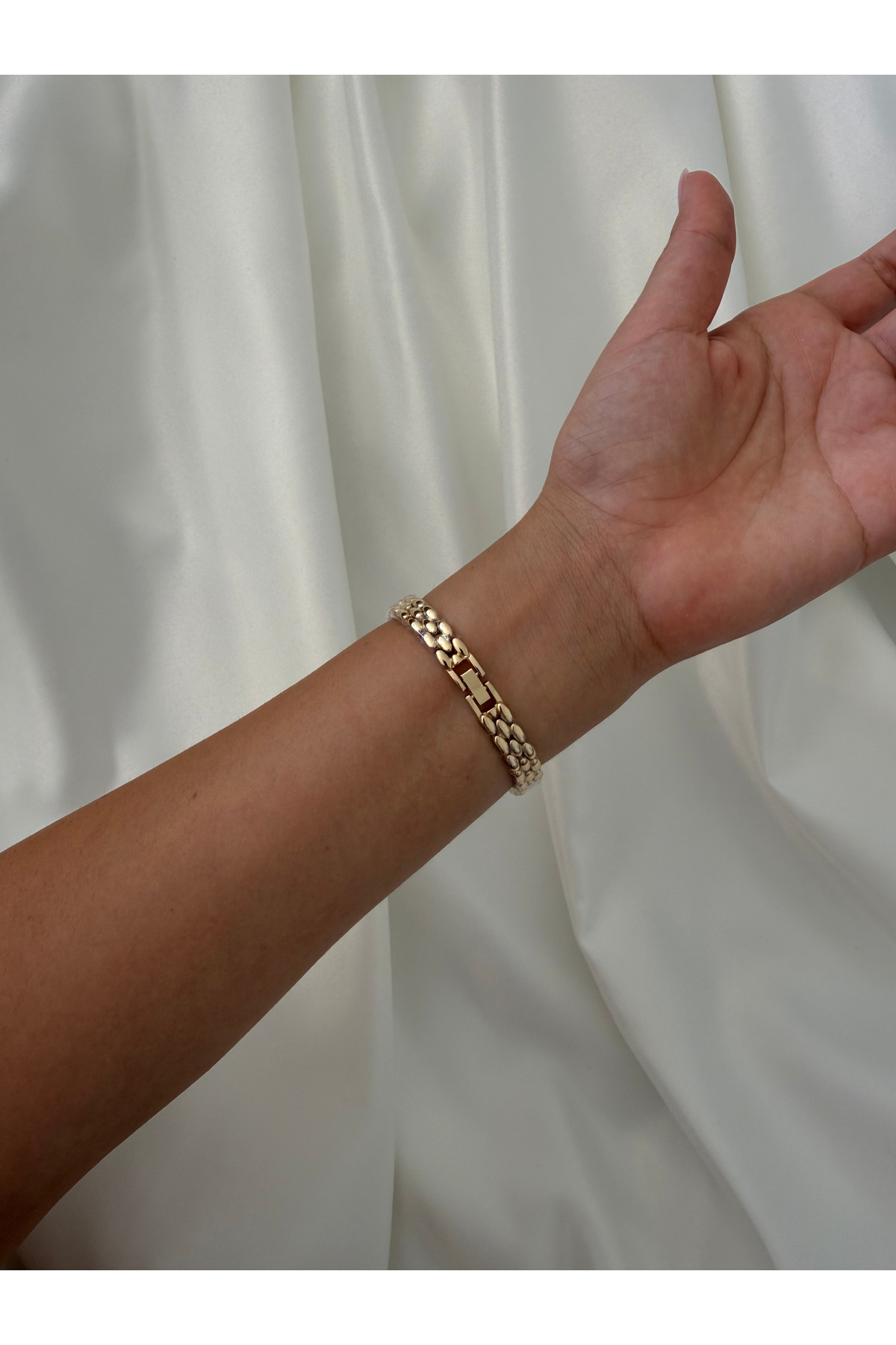Lillianna Kadın Gold Oval Kadranlı Vintage Bileklik Tasarım Çelik Kordon Analog Quartz Kol Saati - Bordo, Krem, Yeşil görsel 3