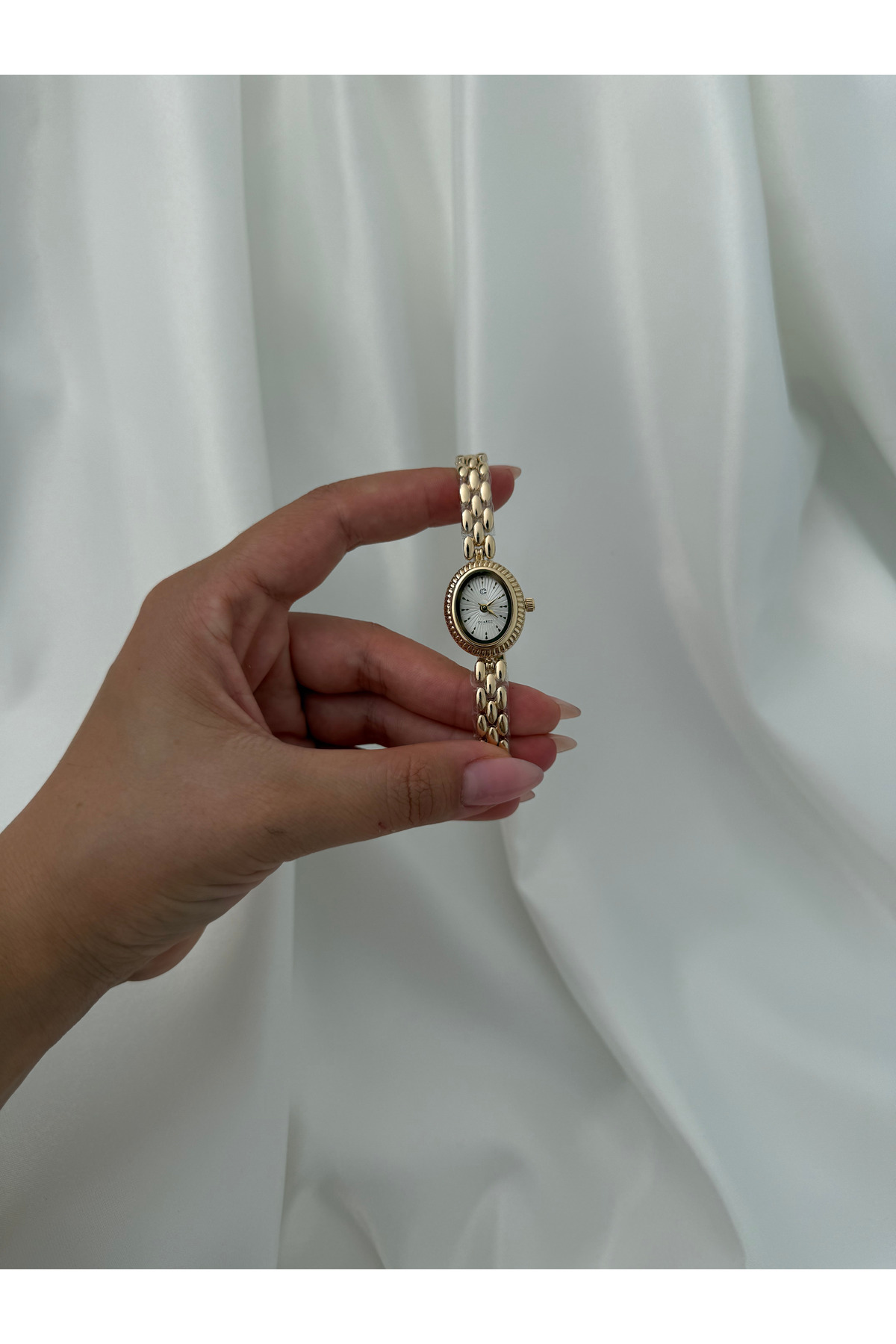 Lillianna Kadın Gold Oval Kadranlı Vintage Bileklik Tasarım Çelik Kordon Analog Quartz Kol Saati - Bordo, Krem, Yeşil görsel 4