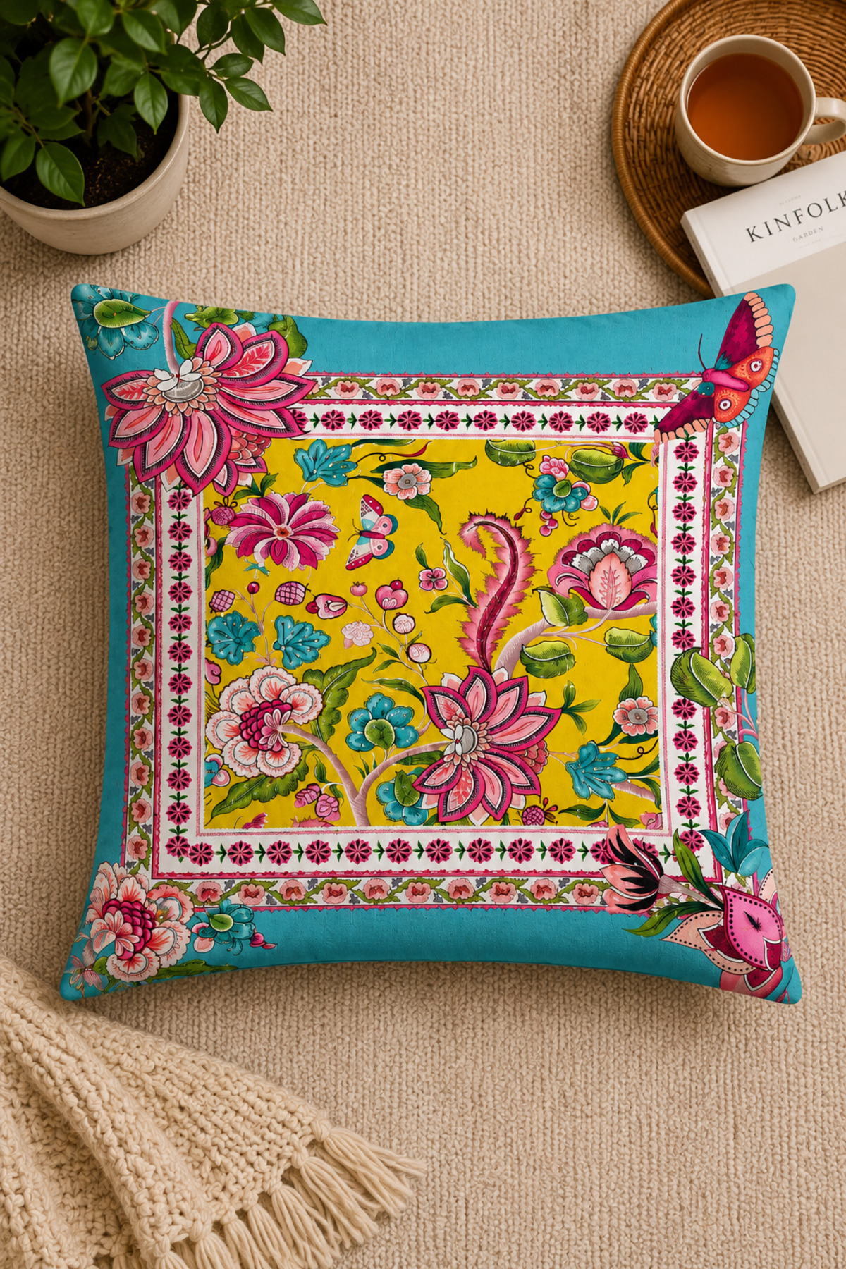 Dijital Baskılı Dekoratif Kırlent Kılıfı 43x43 cm – Modern Desenli Keten Dokulu