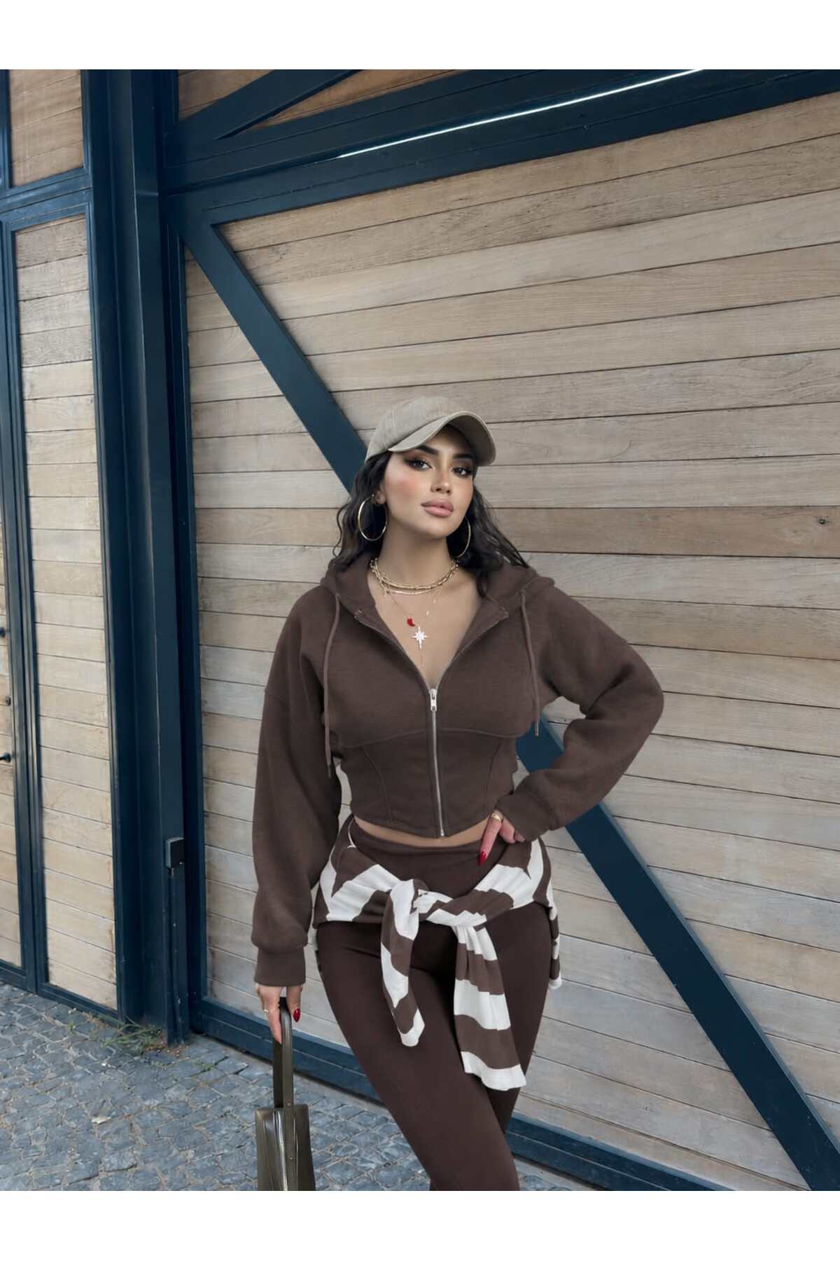 EVOA Kadın Kahve Oversize Kol Kapüşonlu Crop Hırka görsel 2