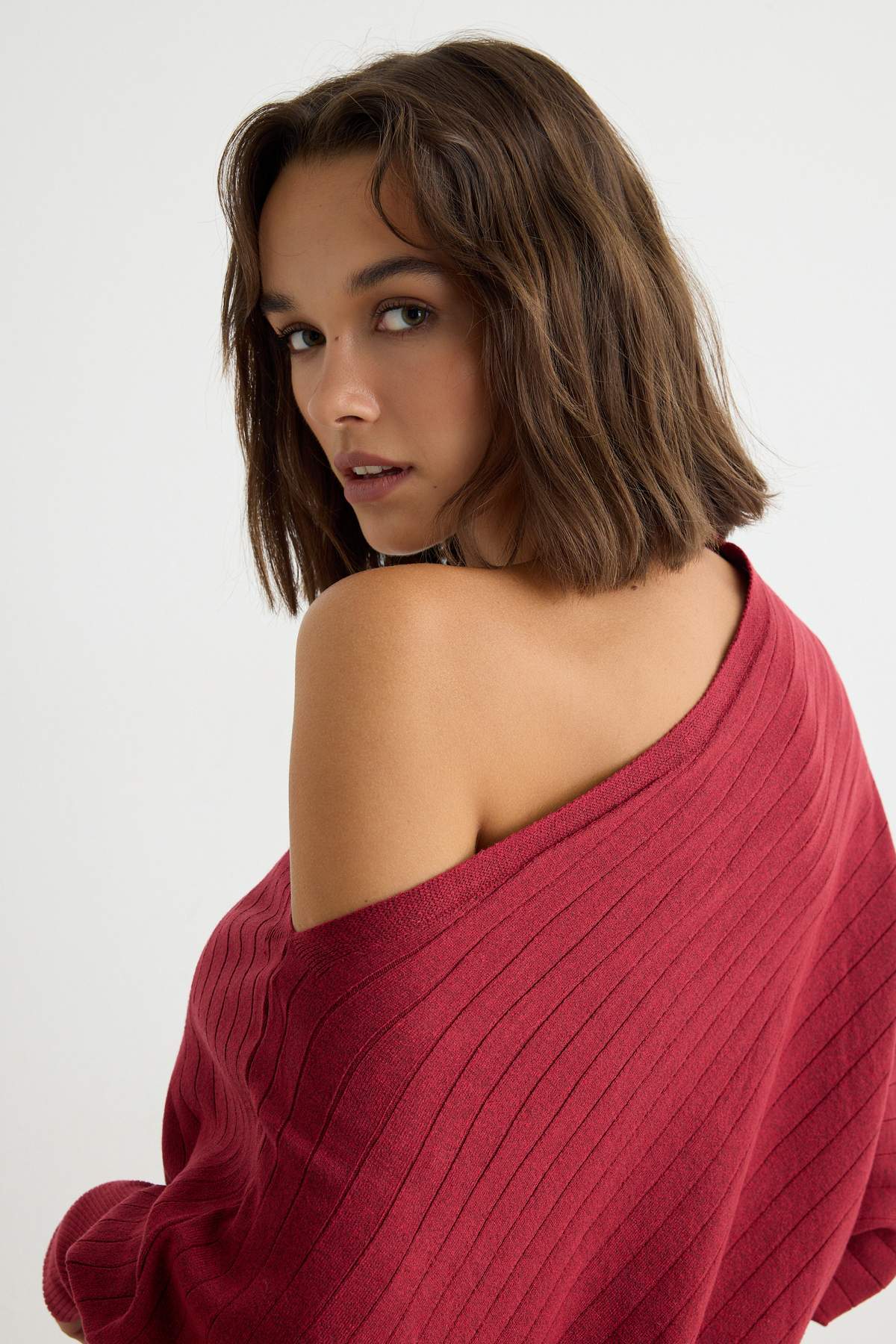 trendyolmilla-womens-red-plain-short-oversize