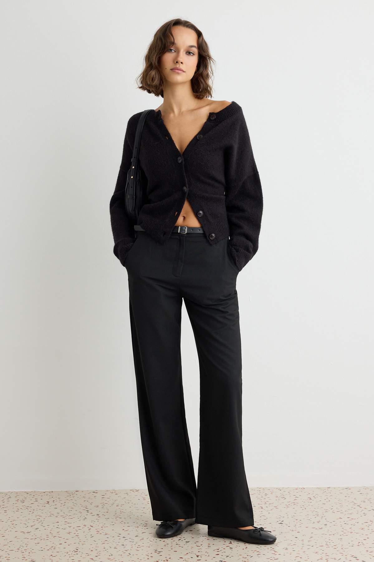 Trendyolmilla Siyah Kemerli Straight/Düz Kesim Kumaş Pantolon TWOAW27PL00059