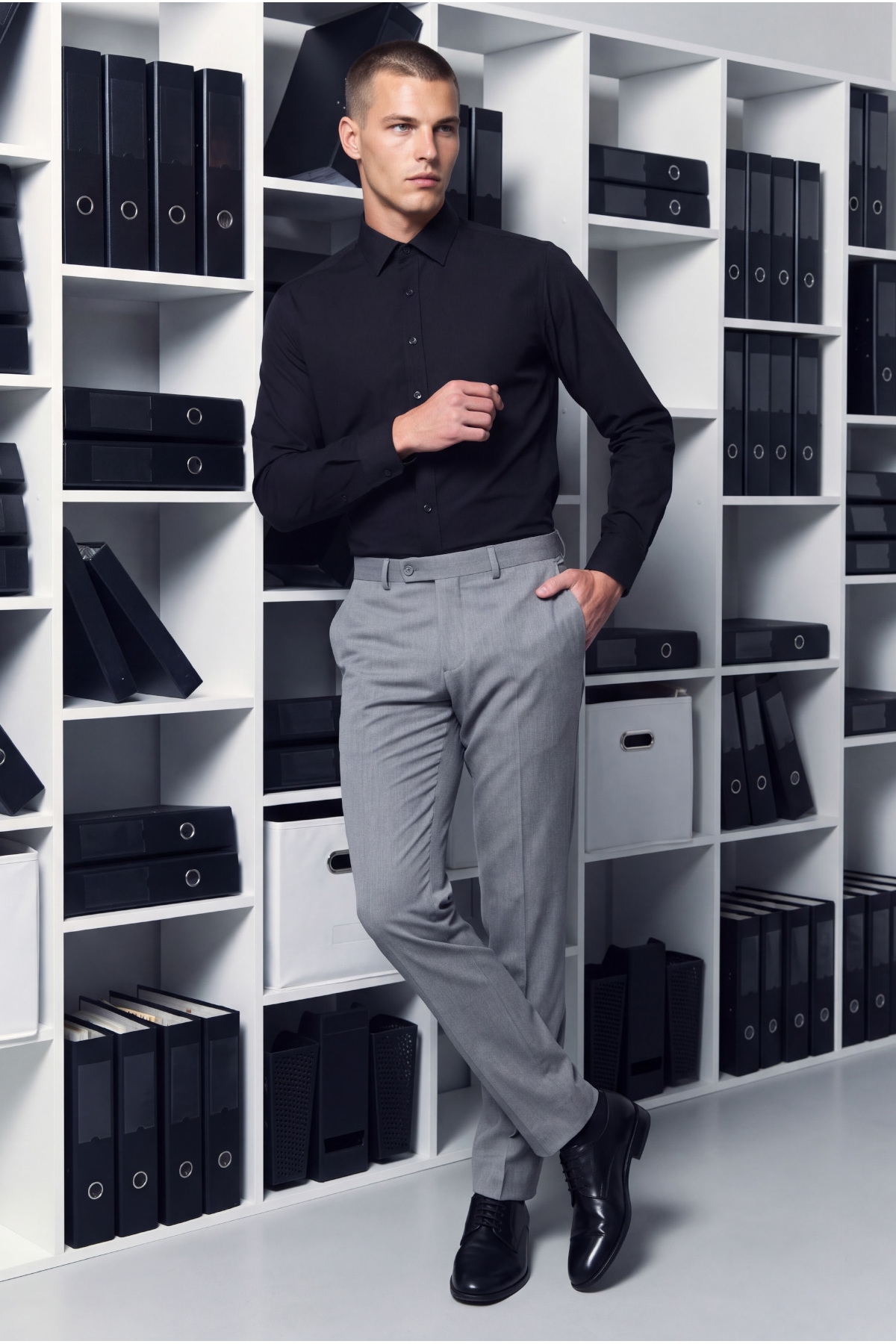 Siyah Slim Fit Düz Pamuklu Slim Yaka Uzun Kollu Klasik Gömlek — مشکی 20D190000111 — تصویر 2 از 8