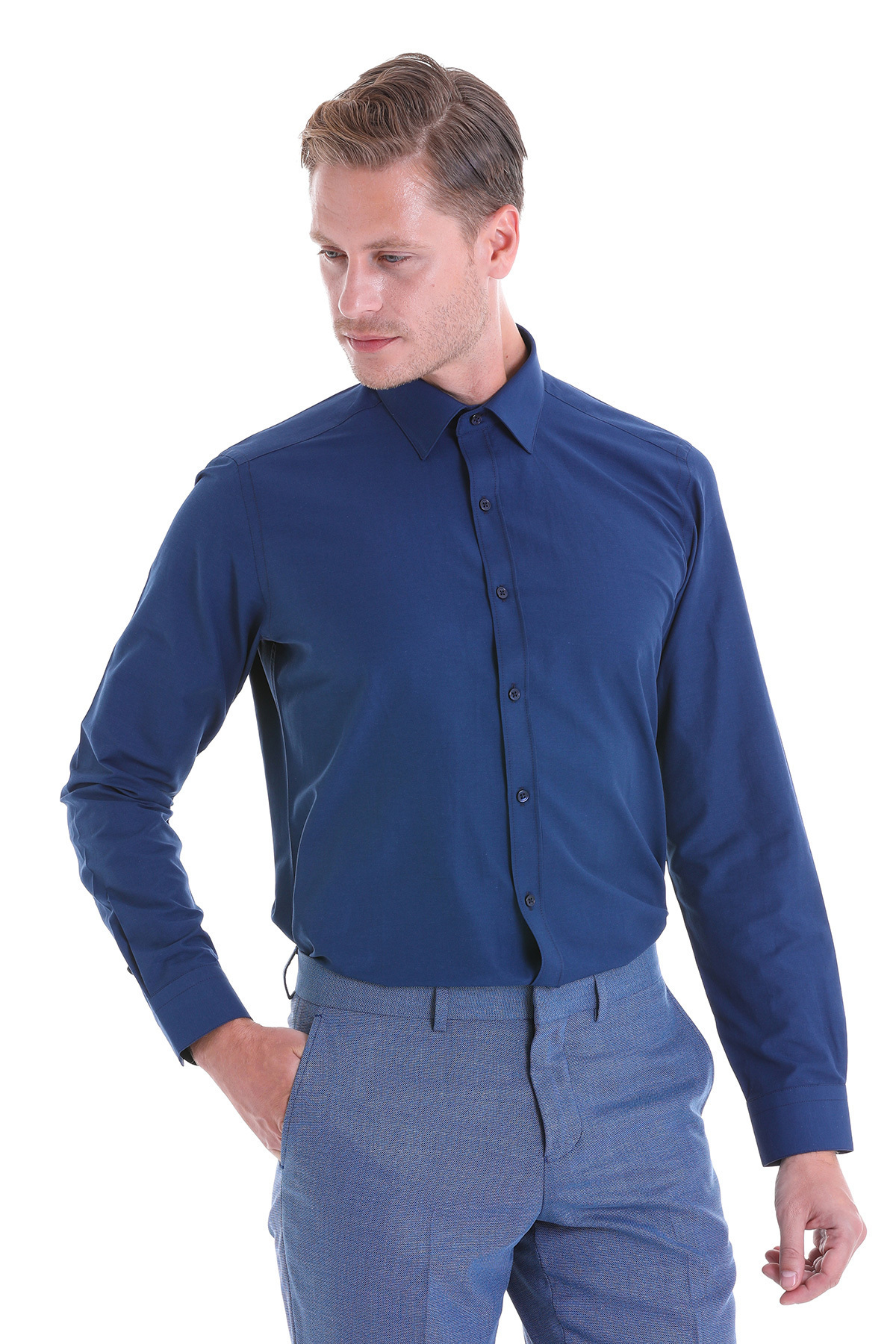 Lacivert Slim Fit Düz Pamuklu Slim Yaka Uzun Kollu Klasik Gömlek — سرمه‌ای 20D190000111 — تصویر 4 از 8